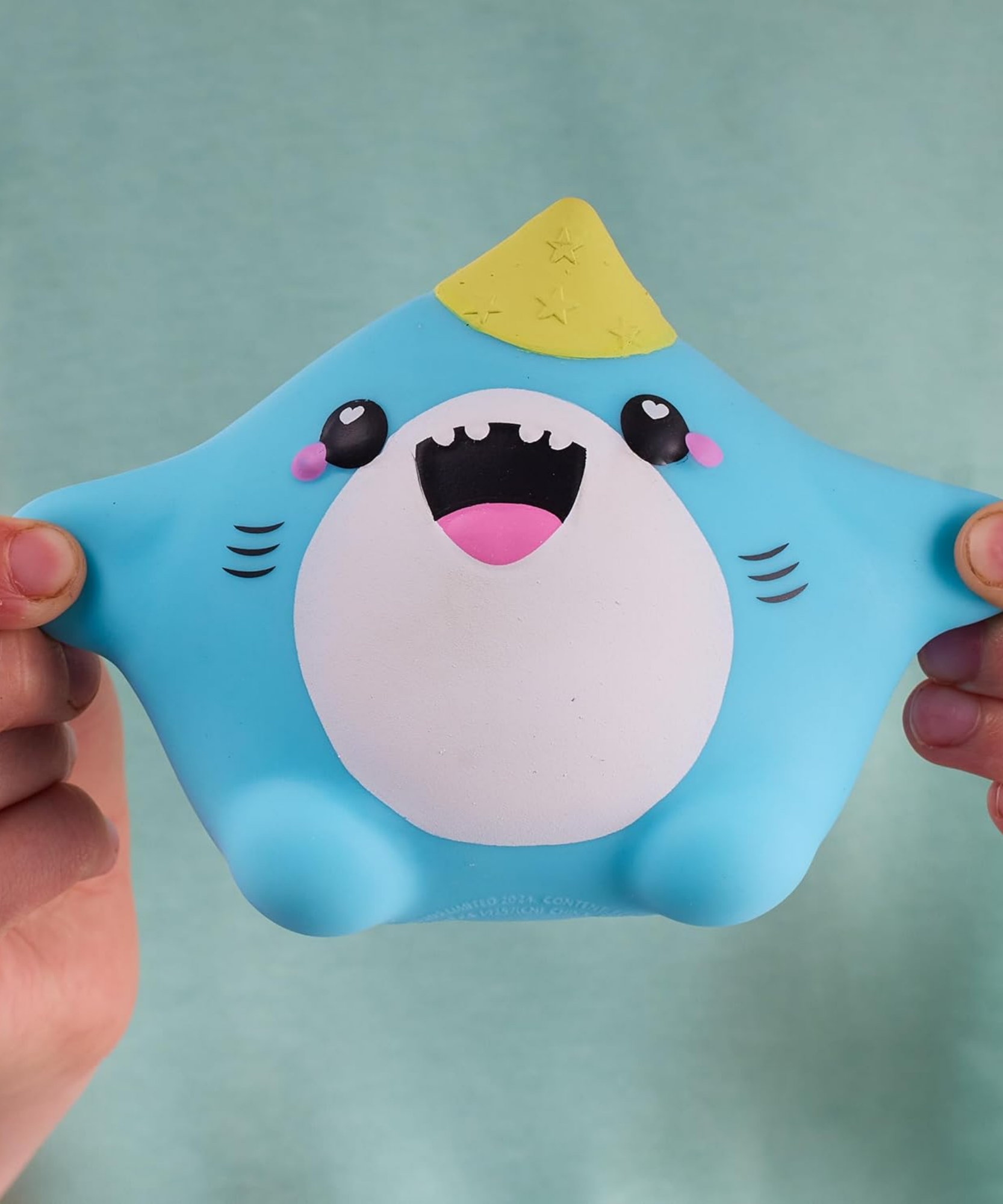 Smooshzees Cutezees Snaws، سمكة قرش زرقاء، شخصيات قابلة للتجميع، ناعمة للغاية، محببة وطرية!