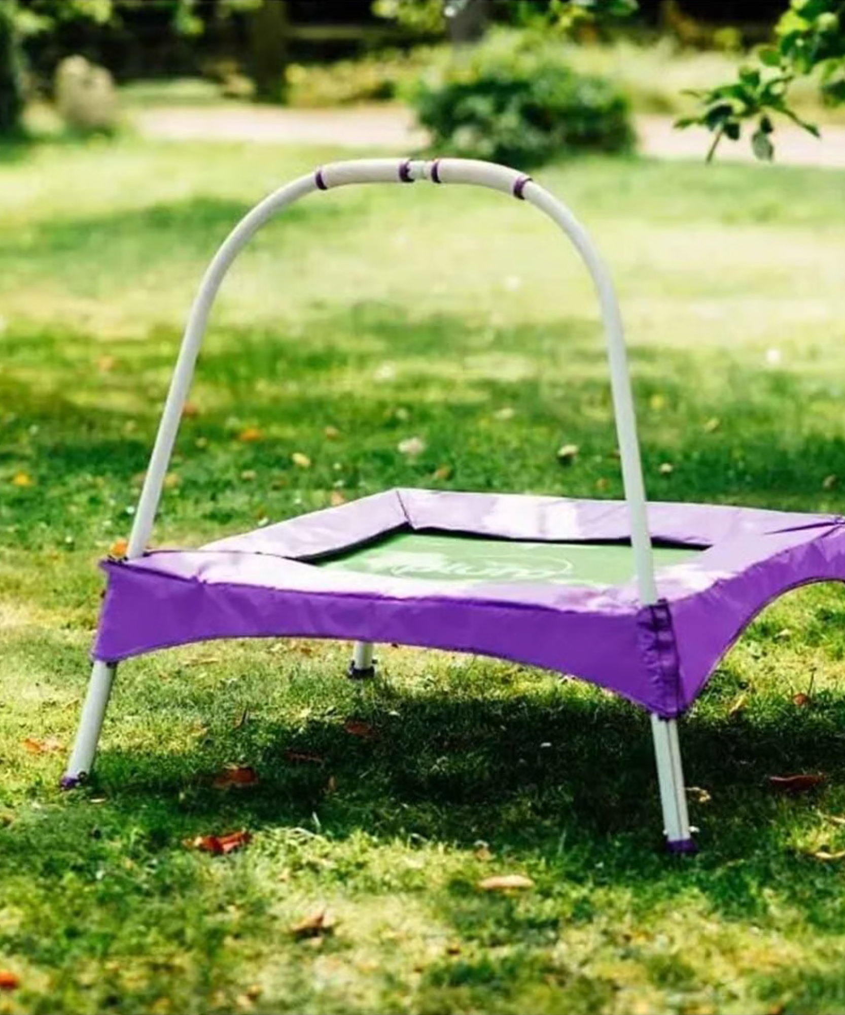 ترامبولين بلام جونيور جامبر، لعبة ترفيهية مستقرة للاستخدام الداخلي والخارجي، بمقابض إسفنجية ناعمة وسهلة الإمساك، تصميم إطار مبطن، مناسب للأطفال من سن 18 شهرًا فما فوق، لون أرجواني