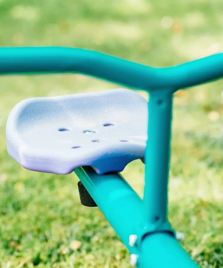 منشار معدني دوار من Plum، يدور 360 درجة، سهل التجميع، تصميم إطار معدني قوي مع أقصى وزن 50 كجم، لعبة خارجية مناسبة للأطفال من الأولاد والبنات من سن 3 سنوات فما فوق