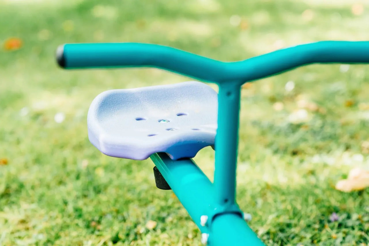 منشار معدني دوار من Plum، يدور 360 درجة، سهل التجميع، تصميم إطار معدني قوي مع أقصى وزن 50 كجم، لعبة خارجية مناسبة للأطفال من الأولاد والبنات من سن 3 سنوات فما فوق