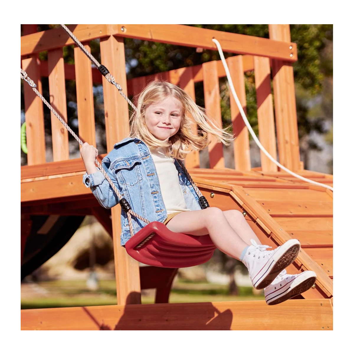 مجموعة ألعاب خارجية من ليتل تايكس ريل وود أدفنتشرز وايلدكات فولز، ملعب خشبي في الفناء الخلفي مع أراجيح وجسر حبلي ومنصات انزلاق ومنصة مراقبة، للأعمار من 3 سنوات فما فوق، مجموعات ألعاب ومعدات ملعب