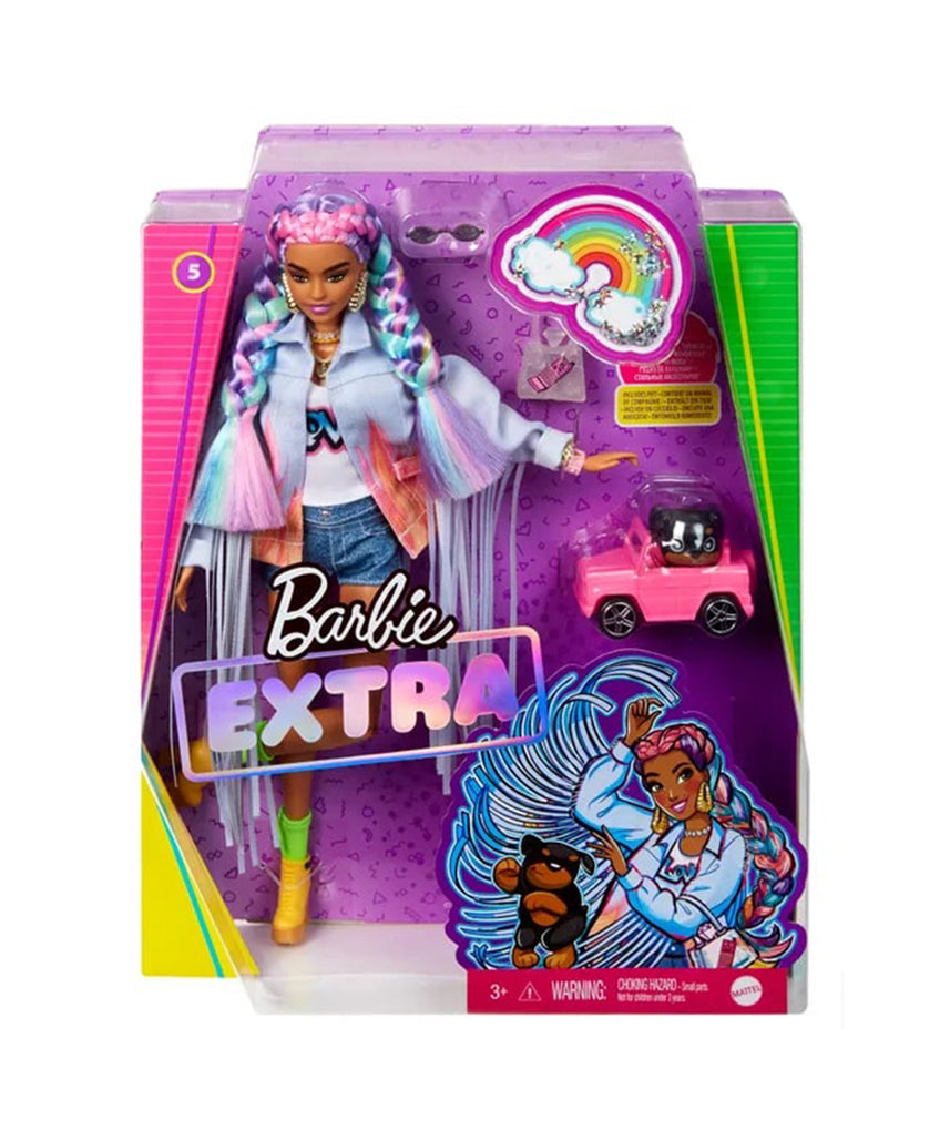 دمية باربي إكسترا رقم 5، سترة جينز بشراشيب طويلة، ضفائر قوس قزح، جرو أليف مع سيارة وردية، 15 إكسسوارًا عصريًا، دمية قابلة للتجميع وقابلة للتعديل للأطفال من سن 3 سنوات فما فوق