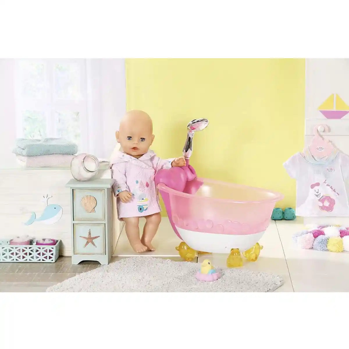 مجموعة لعب بيبي بورن سبلاشينج فن إن ذا باث توب، حوض استحمام للدمى مع أضواء وأصوات ودش أوتوماتيكي وملحق على شكل بطة، للأعمار من 3 سنوات فما فوق، دمى ومنازل وإكسسوارات