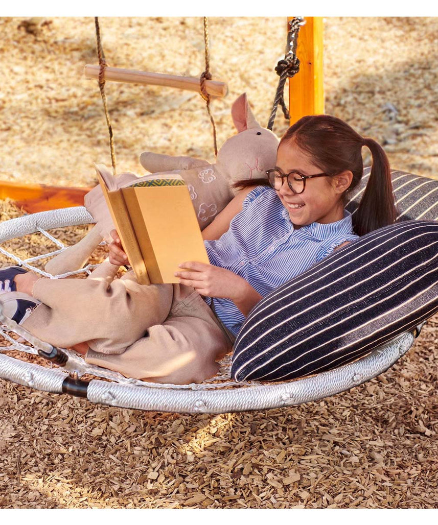 مجموعة ألعاب خارجية من ليتل تايكس مغامرات الدب من الخشب الحقيقي، ملعب خشبي في الفناء الخلفي مع أراجيح، وزحليقة، ونادي، وشبكة شحن، وبرج مراقبة، للأعمار من 3 سنوات فما فوق، مجموعات ألعاب ومعدات ملعب