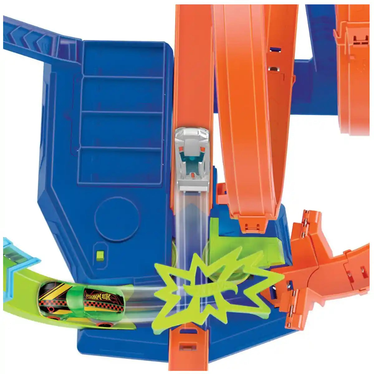 Hot Wheels Epic Crash Dash Track Set, Toy Car Track with 5 Crash Zones, Motorized Booster, Includes 1 Hot Wheels 1:64 Scale Car, Folds for Easy Storage, Kids Toys