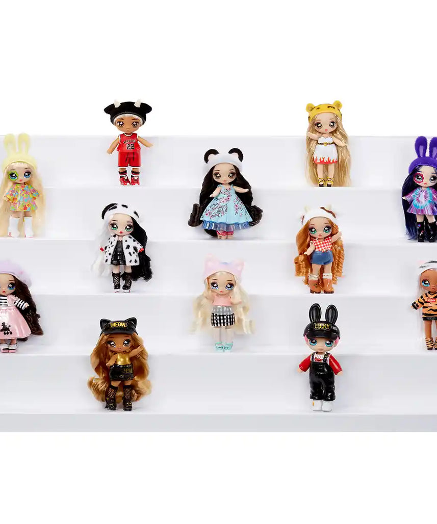 دمى نا! نا! نا! مفاجئة صغيرة، دمى قابلة للتجميع، مقاس 4 بوصات، شعر متجذر، أزياء مستوحاة من الحيوانات، ملابس قابلة للمزج والتنسيق، قابلة للتعديل، تتضمن الزي والأحذية، تشكيلة صندوق مخفي