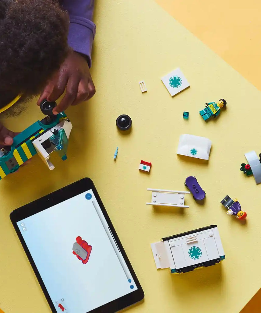 ليجو 60451 سيارة إسعاف طوارئ - ليجو، مجموعة بناء متوافقة مع ليجو، بناء إبداعي ولعب أدوار، شهرين فأكثر