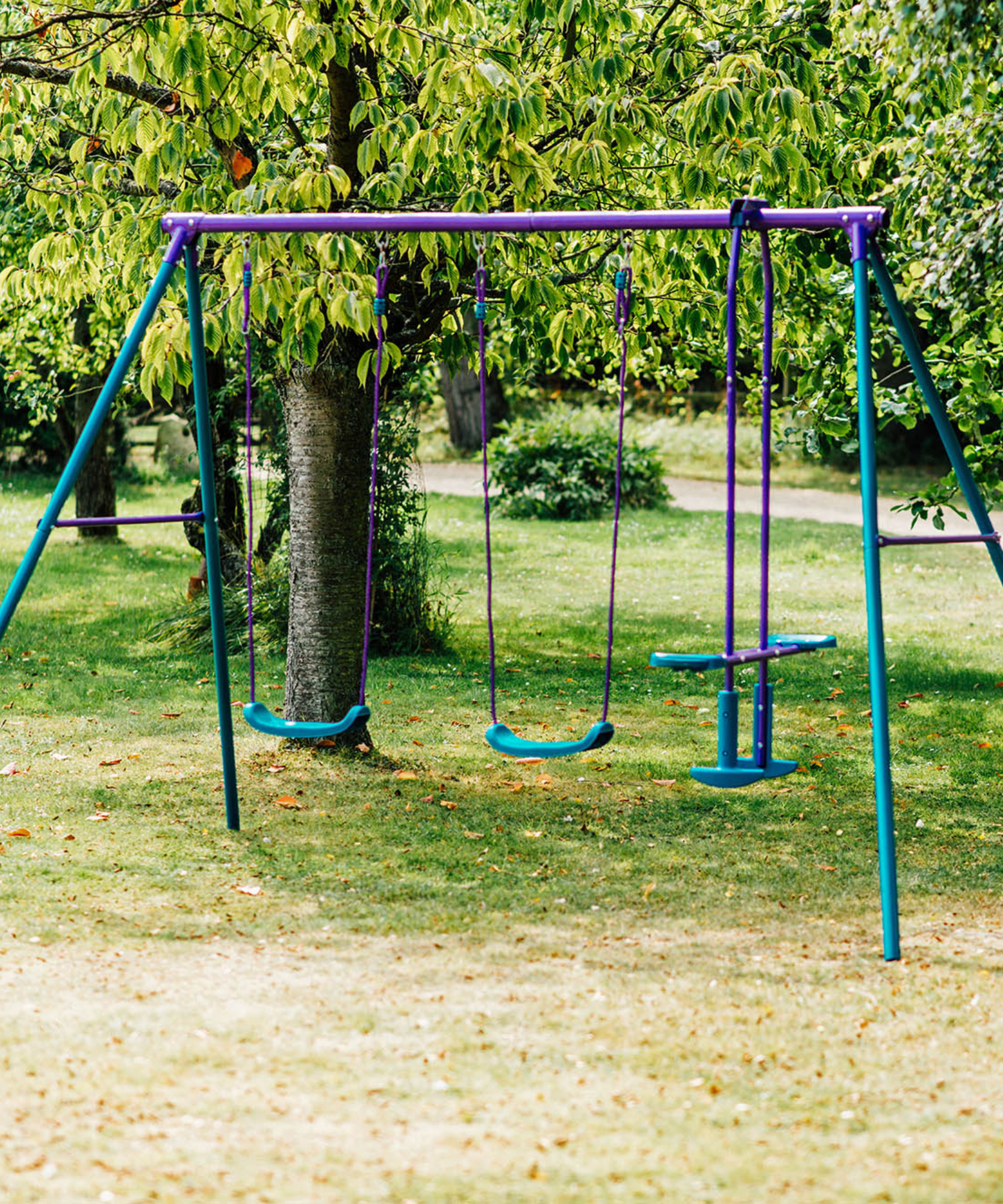 أرجوحة مزدوجة من Plum Jupiter مع مجموعة منزلق، سهلة التجميع بإطار معدني قوي مع أقصى وزن 50 كجم لكل أرجوحة، لعبة خارجية مناسبة للأطفال من سن 3 سنوات فما فوق