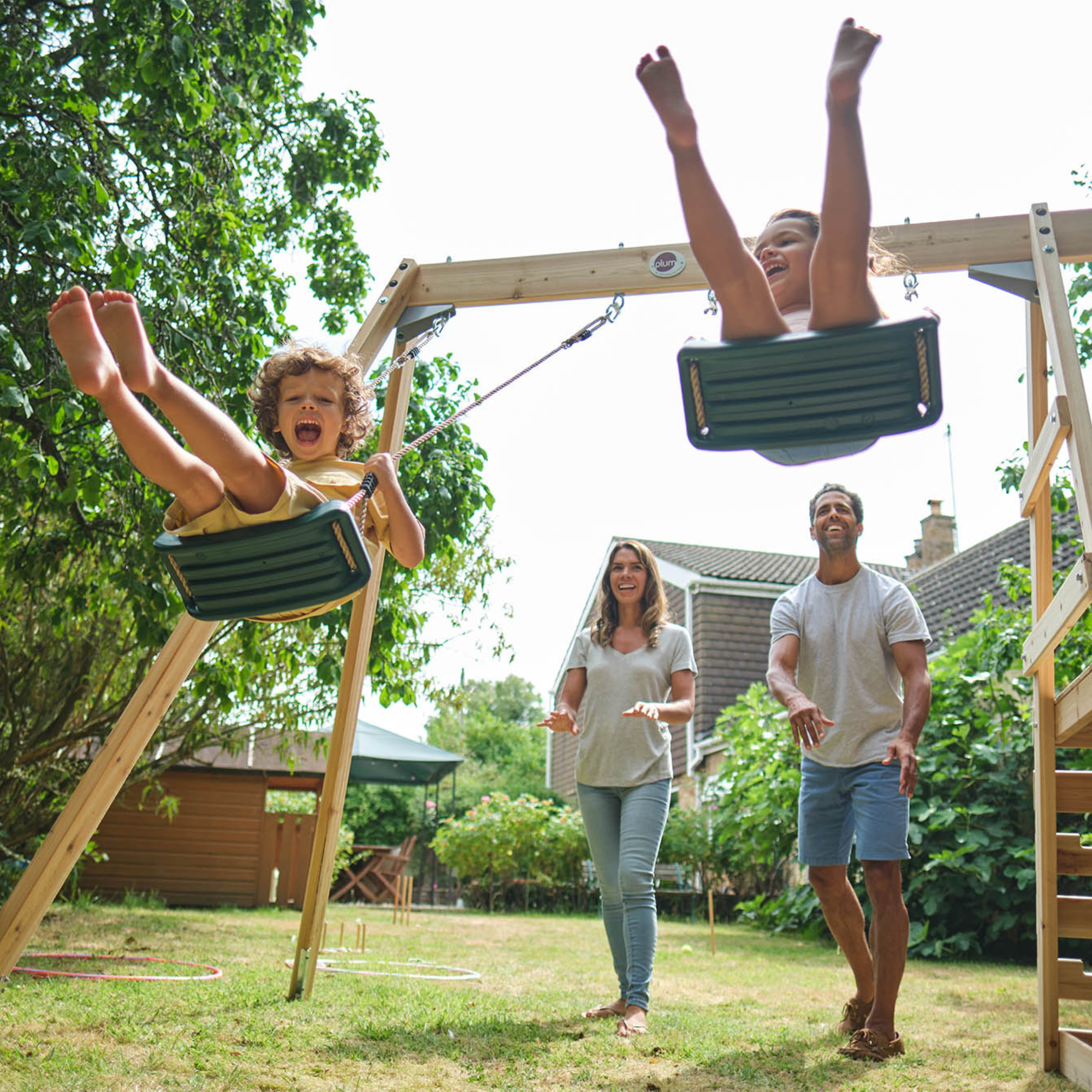 إطار تسلق خشبي من خشب البرقوق مع أرجوحة ومنزلق بطول 6 أقدام، لعبة خارجية قابلة للتحرك للخلف مع سعة وزن 50 كجم لكل مقعد، مناسب للأطفال من الأولاد والبنات من سن 3 سنوات فما فوق