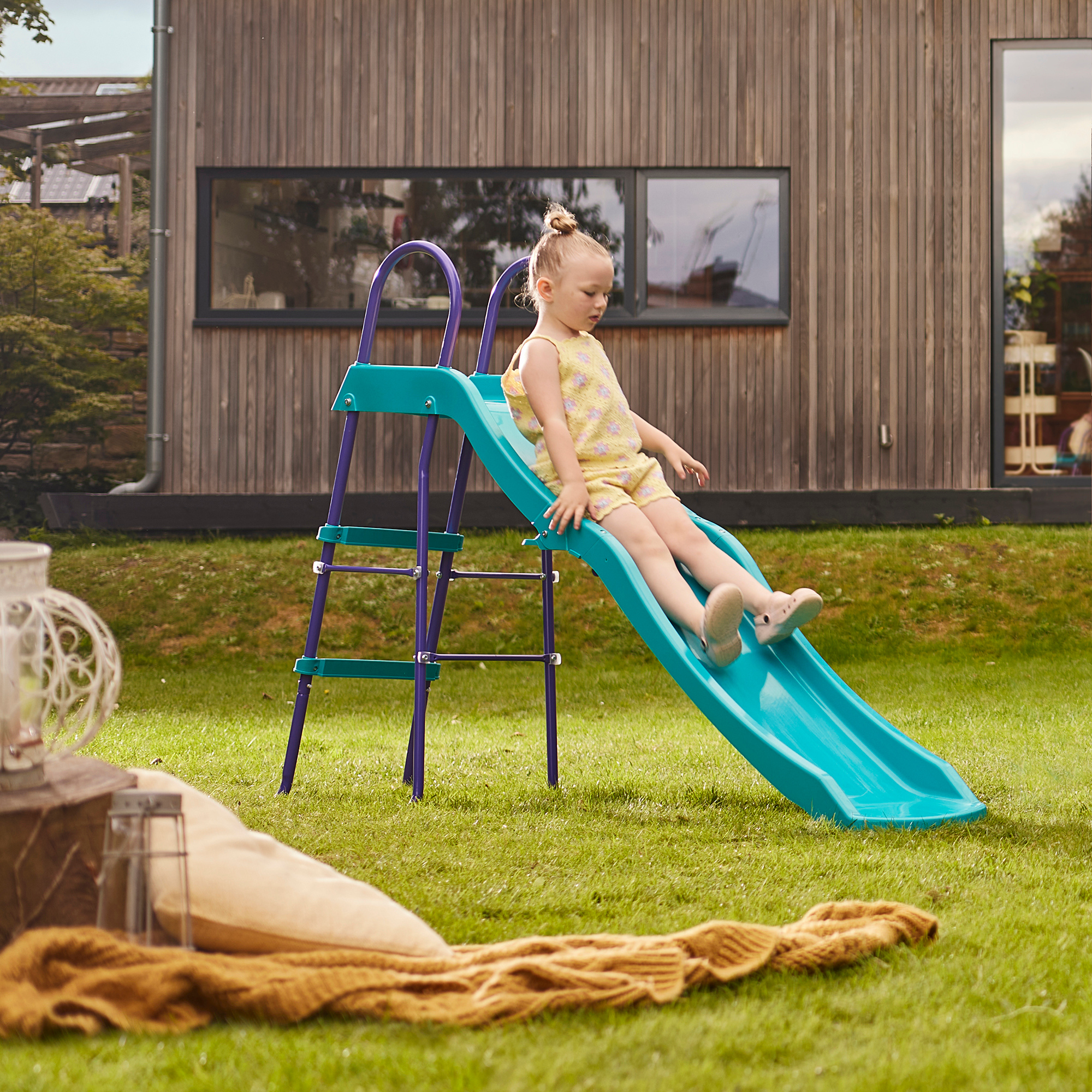 منزلق مستقل بلام هاوميا بطول 6 أقدام مع سلم، سهل التجميع بإطار معدني قوي مع أقصى وزن 50 كجم، منزلق حديقة خارجي مناسب للأولاد والبنات من سن 3 سنوات فما فوق، أزرق