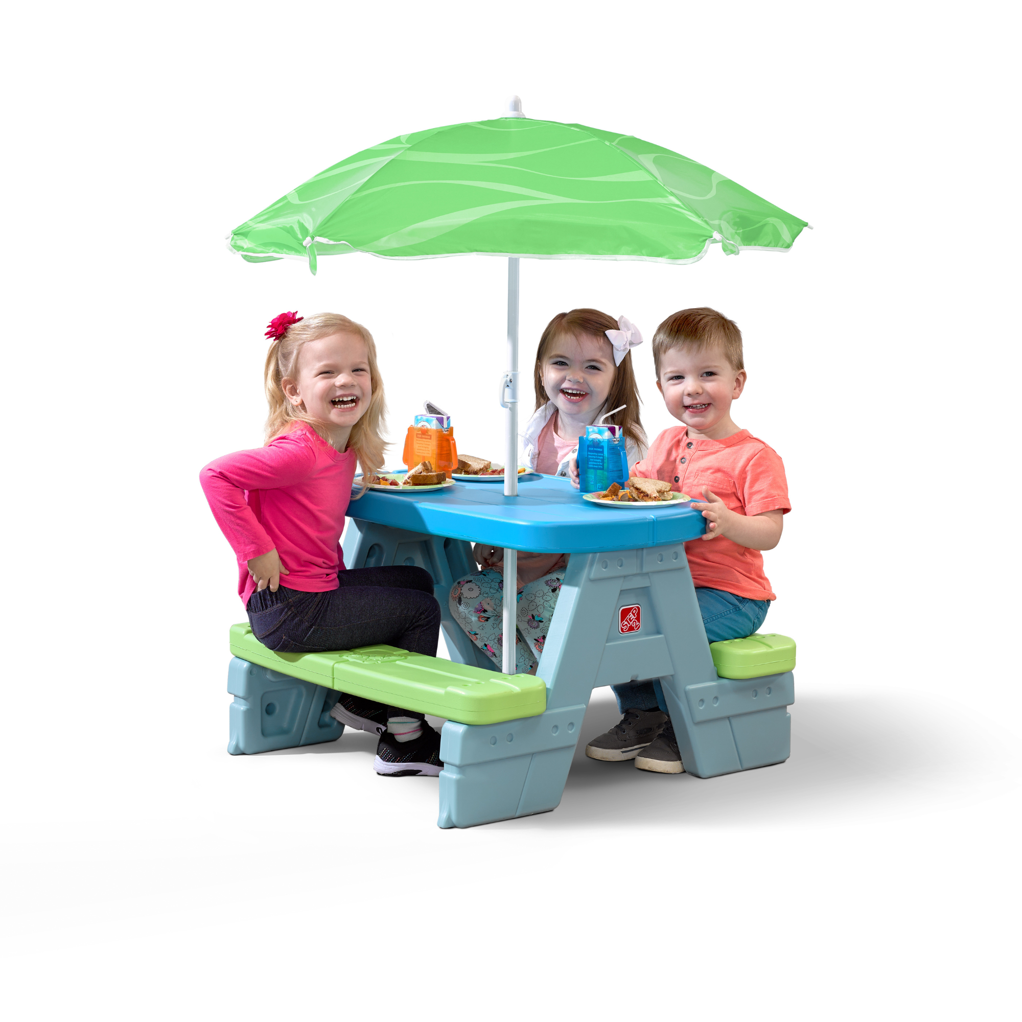 طاولة نزهة Step2 Sun & Shade مع مظلة، متوافقة مع الاستخدام الداخلي والخارجي، طاولة أطفال متعددة الوظائف بسعة وزن 73 كجم، مناسبة للأطفال من الأولاد والبنات من سن 1.5 سنة فما فوق