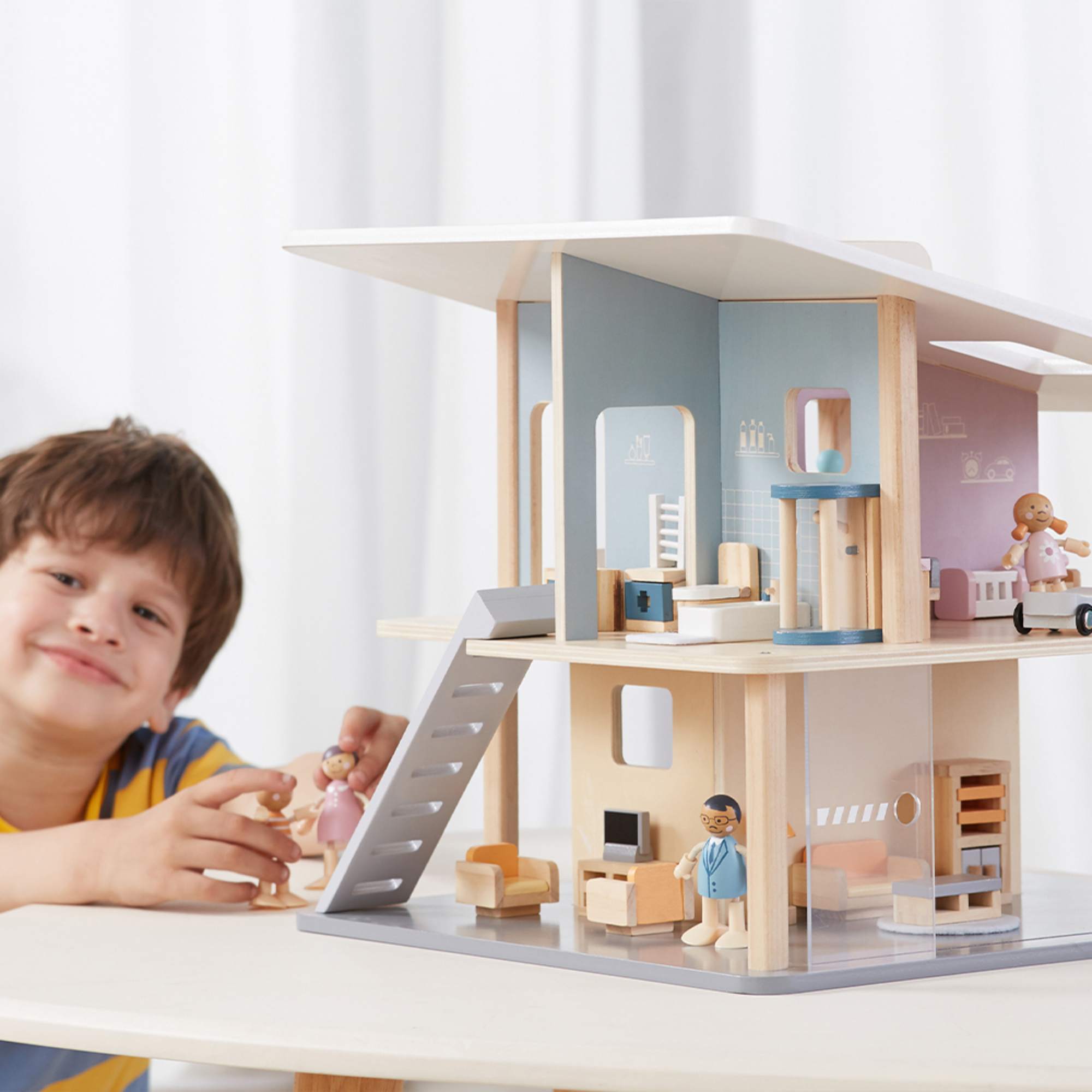 مجموعة دمى PolarB العائلية من 4 قطع بأذرع وأرجل قابلة للتعديل للعب الأدوار في بيت الدمية، للأعمار من 3 سنوات فما فوق