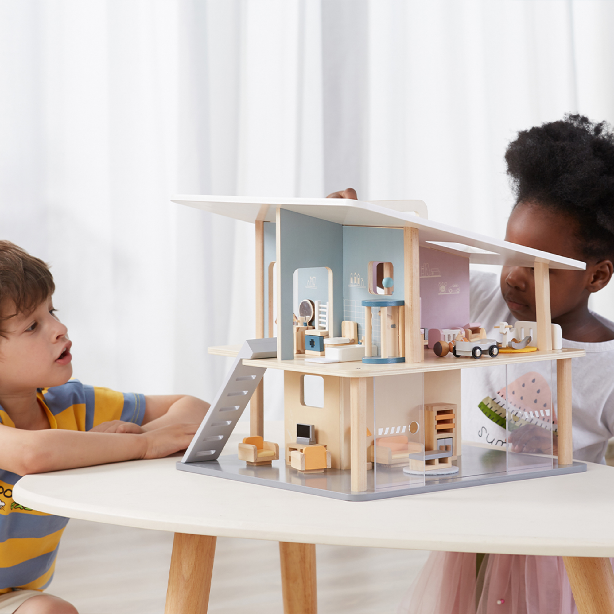 مجموعة دمى PolarB العائلية من 4 قطع بأذرع وأرجل قابلة للتعديل للعب الأدوار في بيت الدمية، للأعمار من 3 سنوات فما فوق