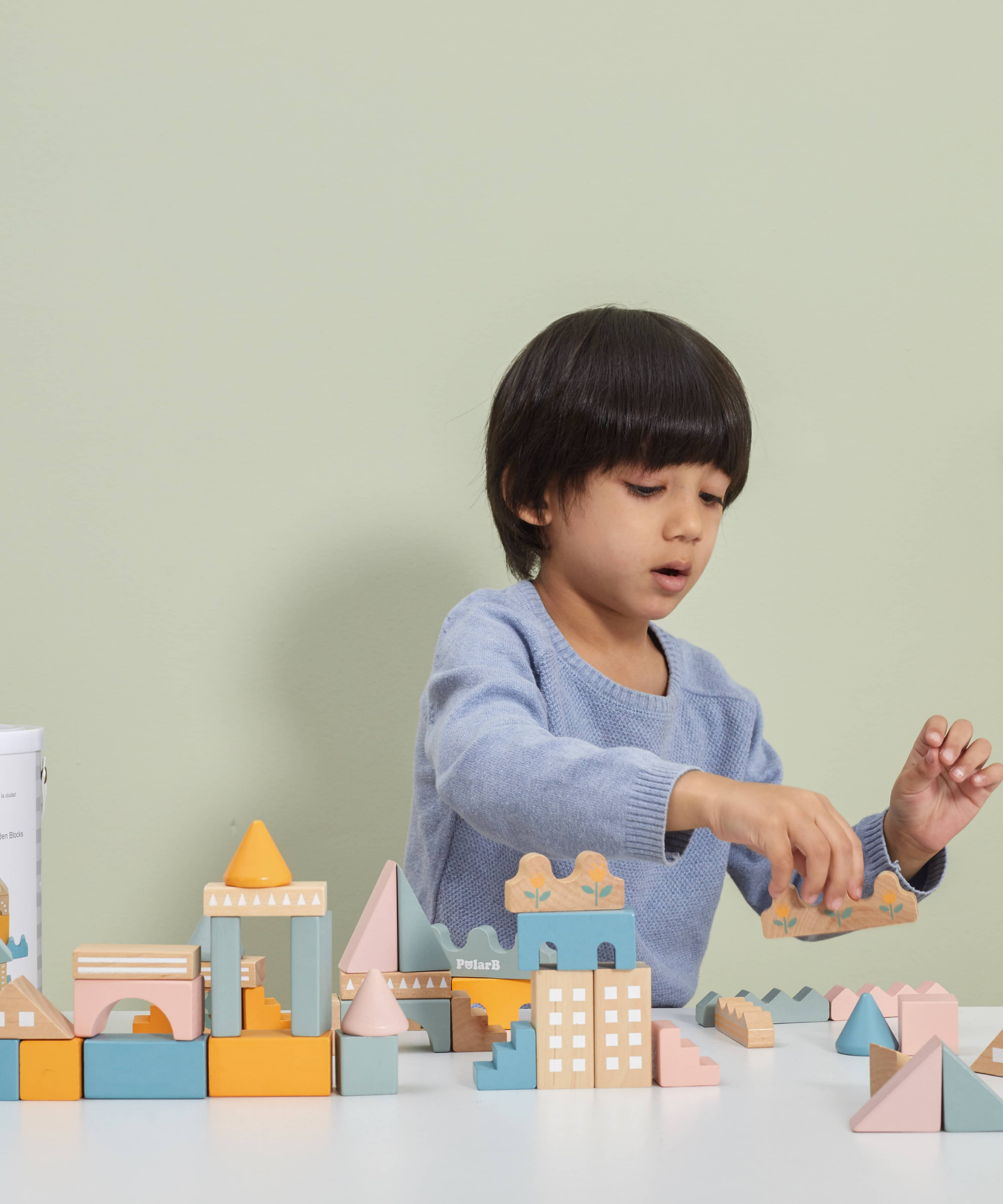 مجموعة مكعبات بناء مدينة بولار بي للأطفال الصغار، لعبة بناء خشبية مكونة من 60 قطعة مع مركبات وملحقات، لعبة تعليمية وخيالية للأطفال من سن سنتين فما فوق