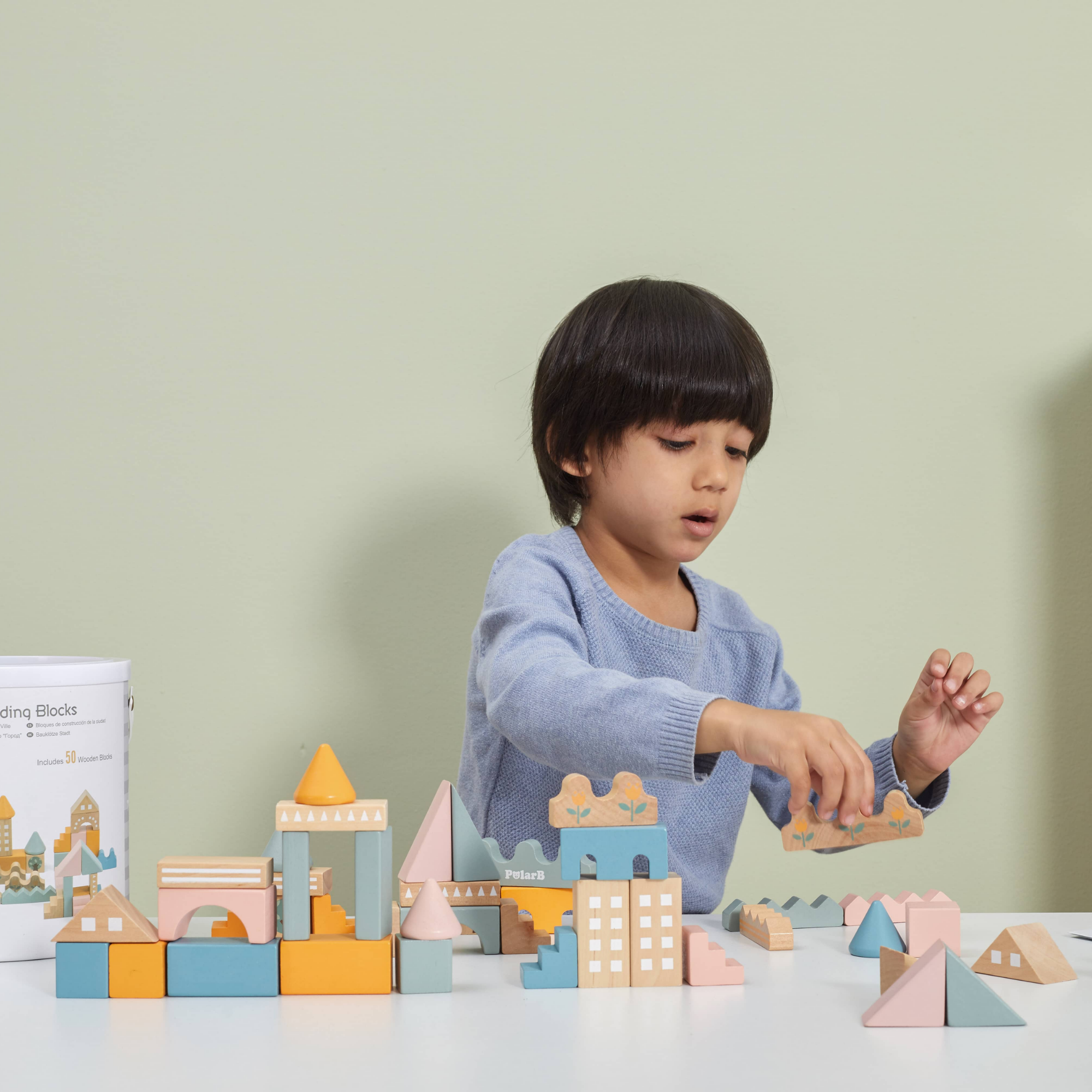مجموعة مكعبات بناء مدينة بولار بي للأطفال الصغار، لعبة بناء خشبية مكونة من 60 قطعة مع مركبات وملحقات، لعبة تعليمية وخيالية للأطفال من سن سنتين فما فوق