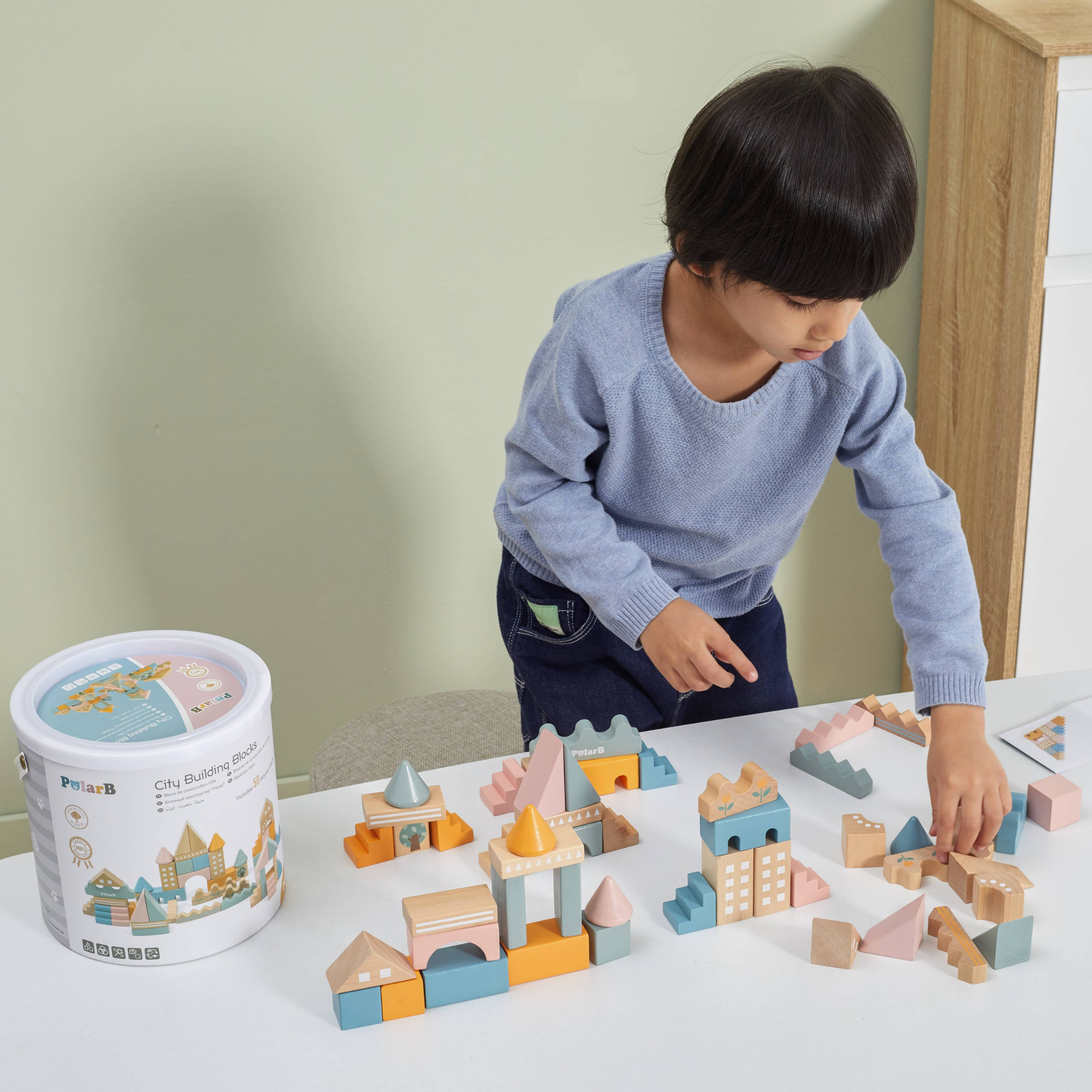 مجموعة مكعبات بناء مدينة بولار بي للأطفال الصغار، لعبة بناء خشبية مكونة من 60 قطعة مع مركبات وملحقات، لعبة تعليمية وخيالية للأطفال من سن سنتين فما فوق