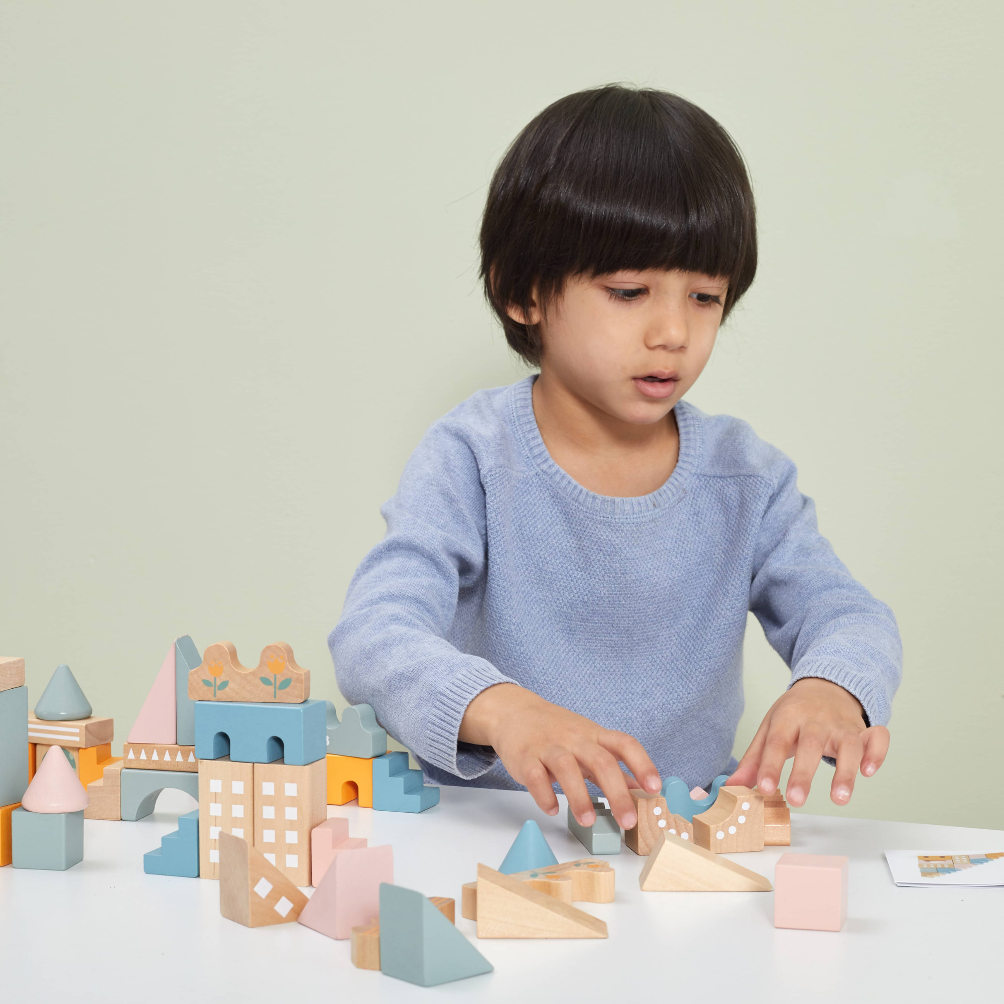 مجموعة مكعبات بناء مدينة بولار بي للأطفال الصغار، لعبة بناء خشبية مكونة من 60 قطعة مع مركبات وملحقات، لعبة تعليمية وخيالية للأطفال من سن سنتين فما فوق