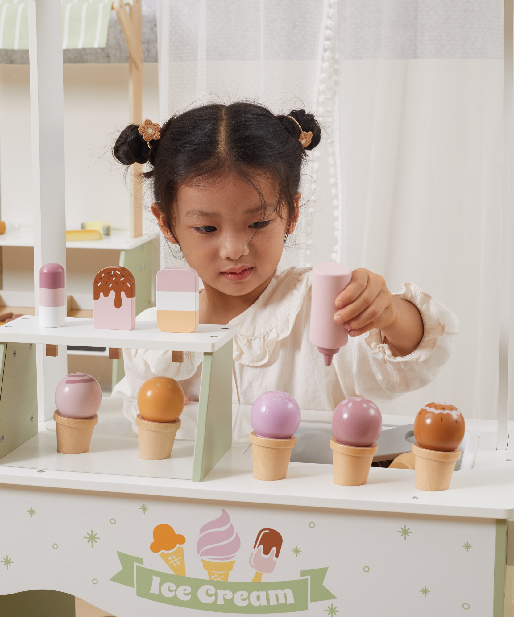 عربة الآيس كريم الخشبية PolarB، عربة لعب تظاهرية كبيرة مع مغرفة مغناطيسية وأقماع ومصاصات وسبورة، لعبة لعب الأدوار للأطفال من سن 3 سنوات فما فوق