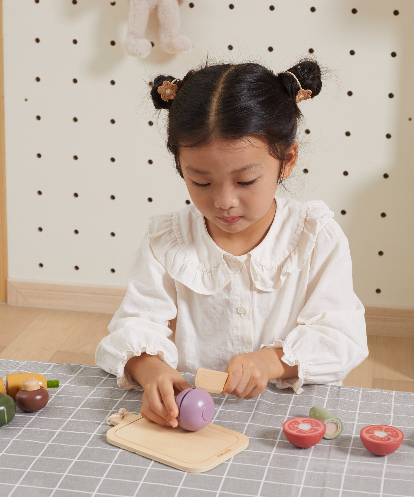 مجموعة ألواح تقطيع الخضراوات الخشبية من PolarB، لعبة تقطيع تظاهرية مع سكين ولوح، لعبة تعليمية لمطبخ مونتيسوري للأطفال الصغار من سن 18 شهرًا فما فوق