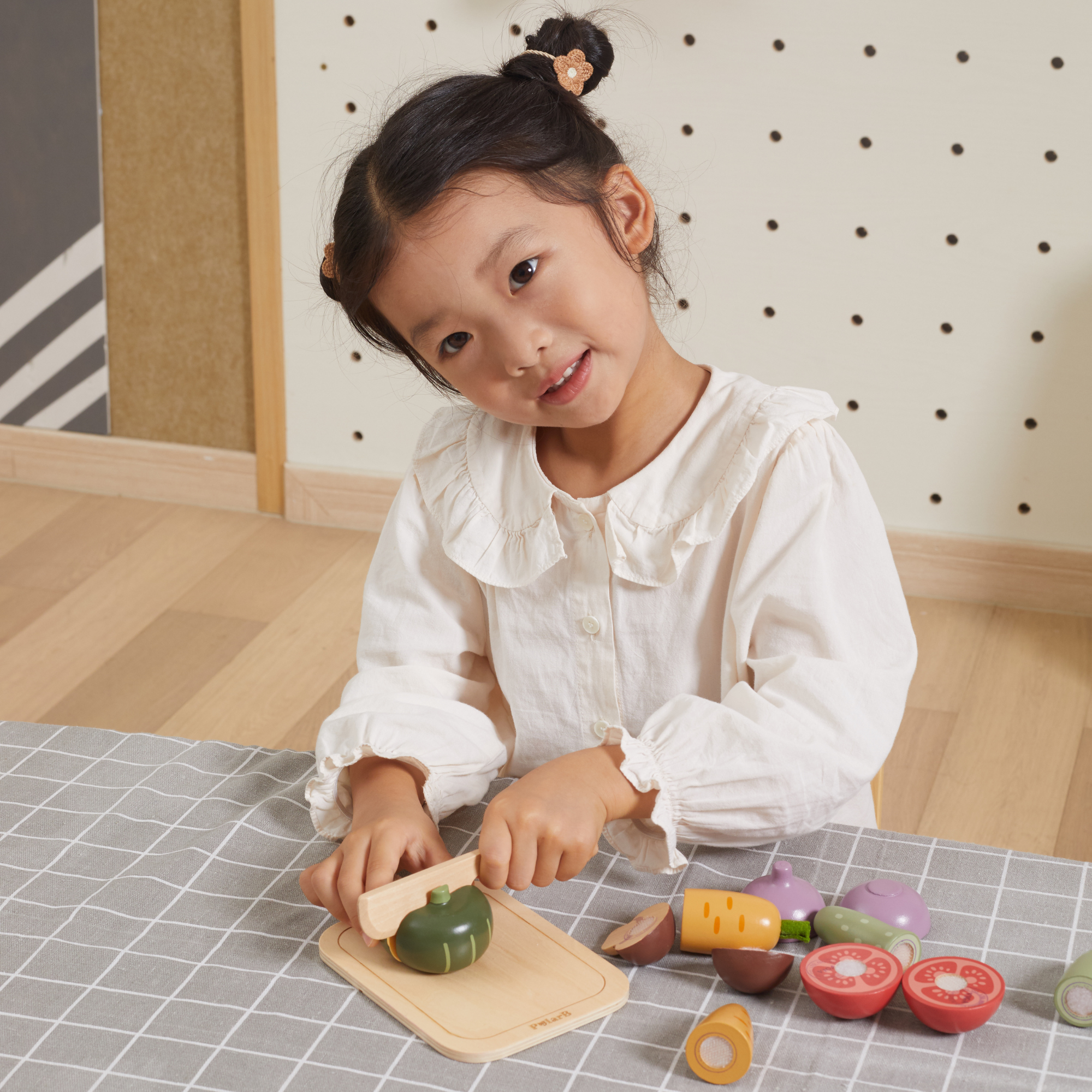 مجموعة ألواح تقطيع الخضراوات الخشبية من PolarB، لعبة تقطيع تظاهرية مع سكين ولوح، لعبة تعليمية لمطبخ مونتيسوري للأطفال الصغار من سن 18 شهرًا فما فوق