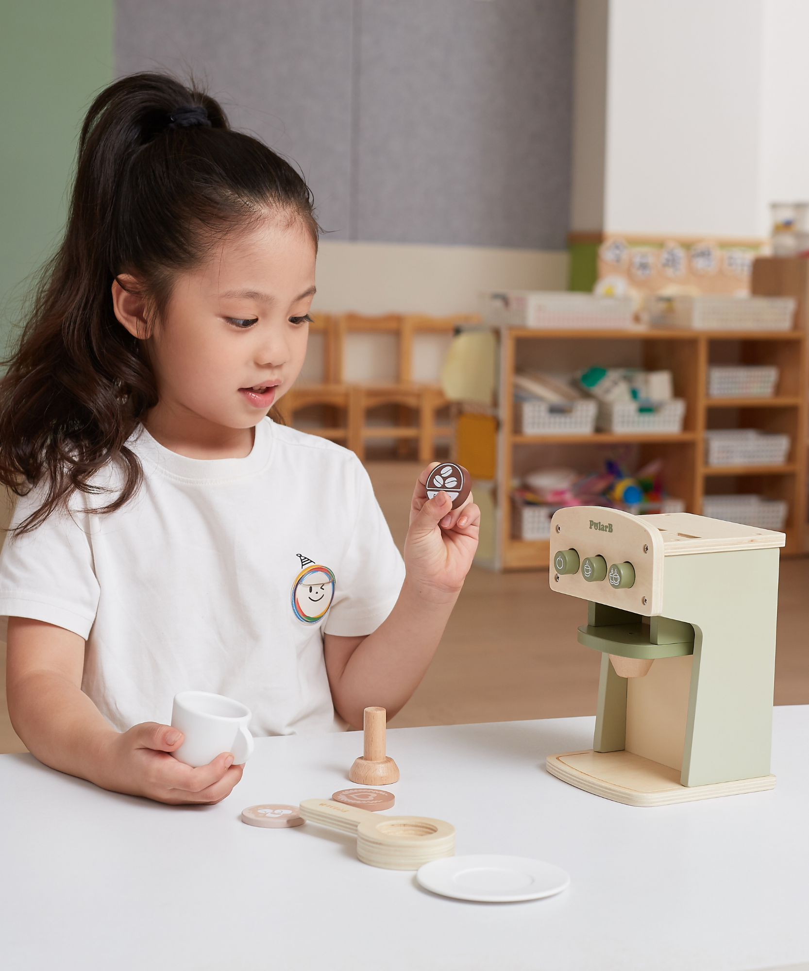 PolarB Wooden Coffee Machine Toy for Kids, Pretend Play Cafe Set with Cup, Saucer, Coffee Pods and Accessories, Role Play Barista Toy for Ages 3 and Up