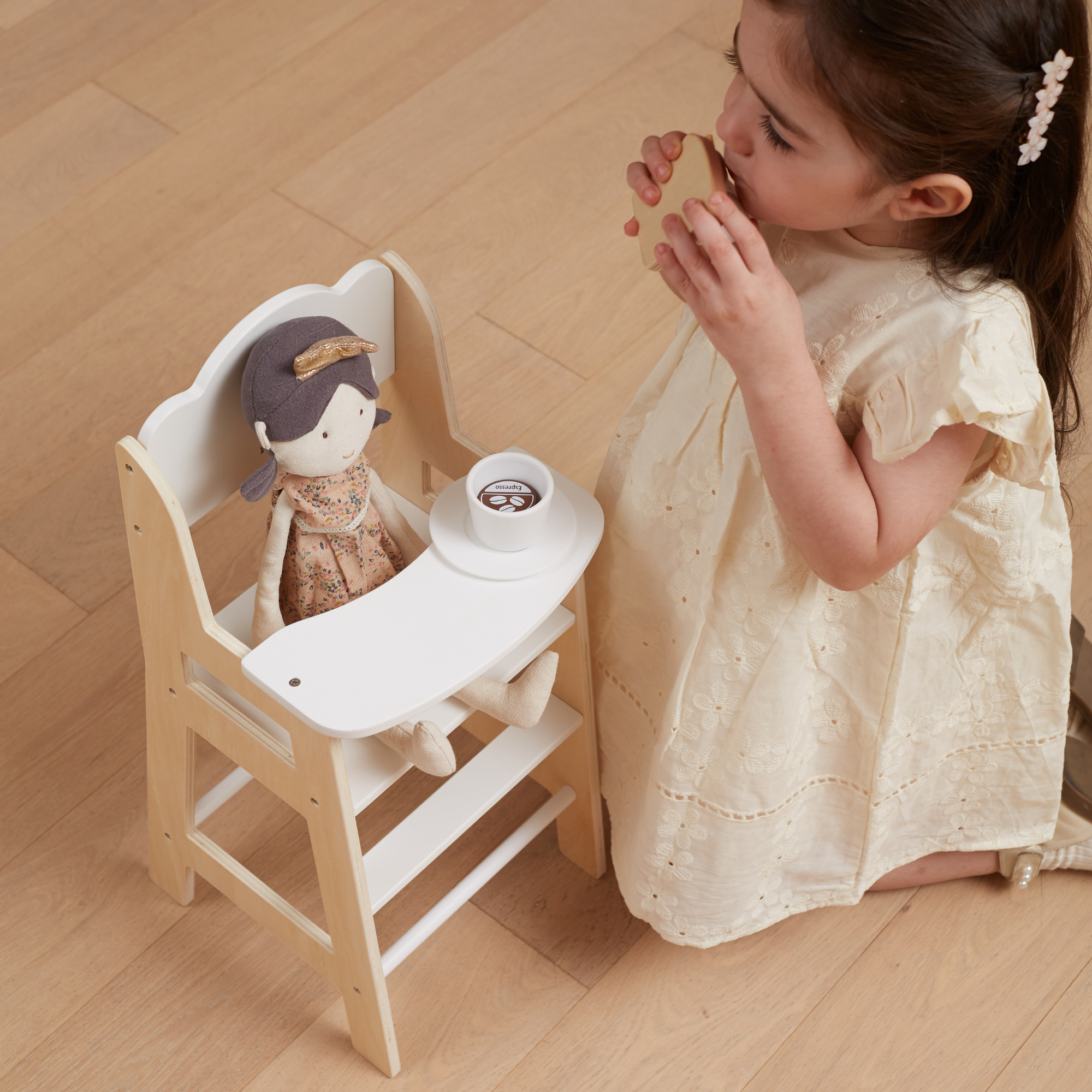 كرسي طعام خشبي للدمى من PolarB، يناسب الدمى التي يصل طولها إلى 38 سم، يشجع على لعب الأدوار والإبداع، لعبة من الخشب الصلب للأعمار من 3 سنوات فما فوق