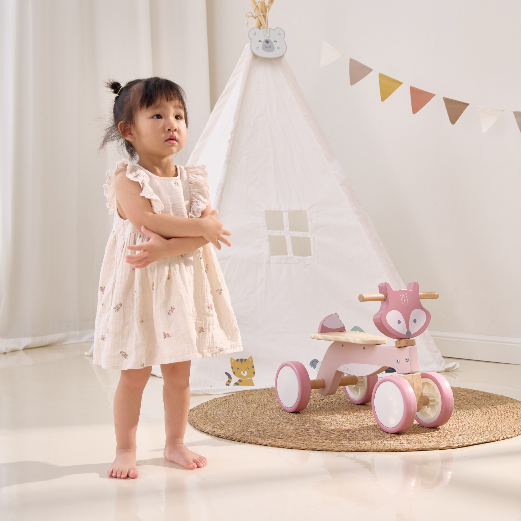 دراجة بولار بي ثلاثية العجلات خشبية للأطفال الصغار مزودة بقفل توجيه آمن وإطارات من مادة إي في إيه - دراجة توازن قابلة للركوب للأطفال من سن 12 شهرًا فما فوق - تُنمّي مهارات التنسيق والمهارات الحركية الكبرى