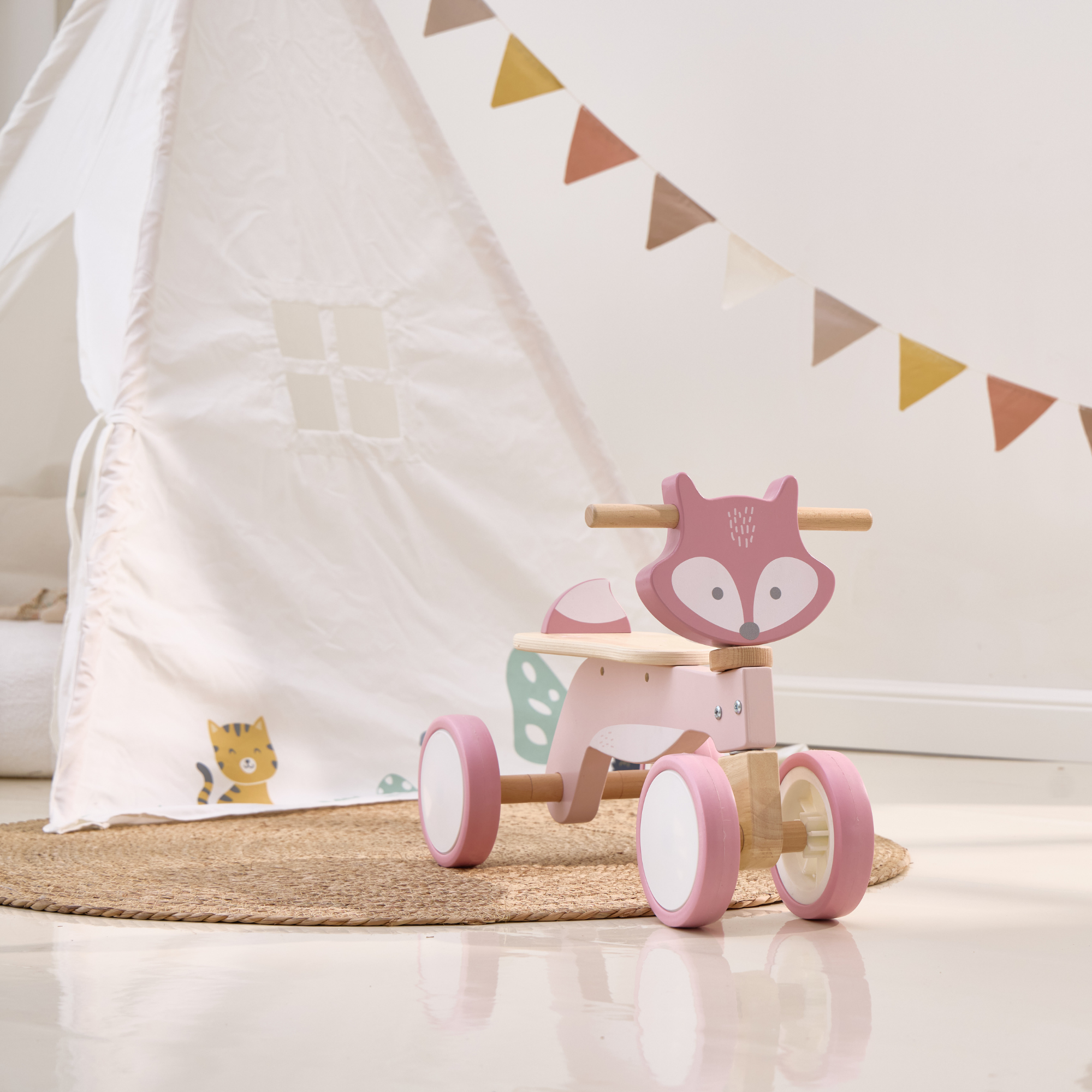 دراجة بولار بي ثلاثية العجلات خشبية للأطفال الصغار مزودة بقفل توجيه آمن وإطارات من مادة إي في إيه - دراجة توازن قابلة للركوب للأطفال من سن 12 شهرًا فما فوق - تُنمّي مهارات التنسيق والمهارات الحركية الكبرى