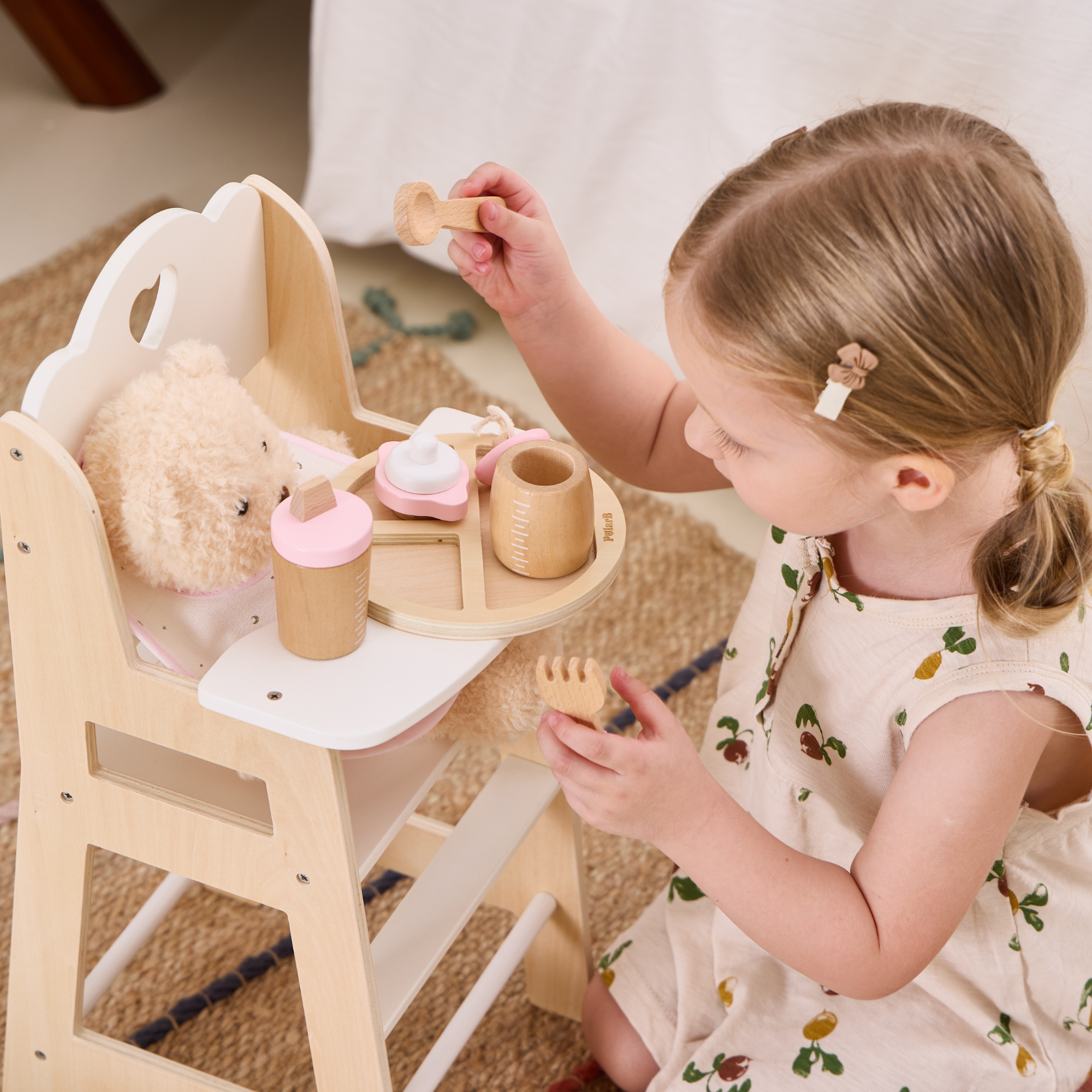 مجموعة تغذية الدمى الخشبية من PolarB للأطفال، مجموعة لعب تظاهري من 8 قطع مع حقيبة، تشجع على التعاطف واللعب الخيالي والمهارات الاجتماعية، للأعمار من 3 سنوات فما فوق