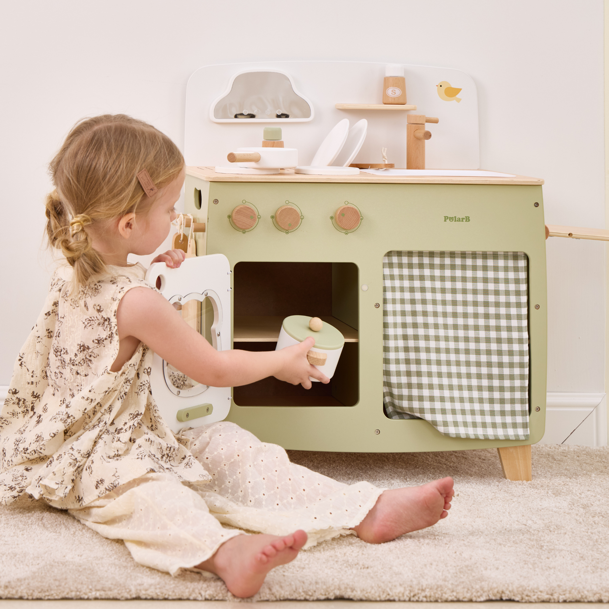 مجموعة مطبخ اللعب الخشبية PolarB للأطفال، لعبة طبخ تظاهرية مع موقد وحوض وفرن وأواني وأواني وطاولة جانبية قابلة للطي، تشجع اللعب الإبداعي والخيالي للأطفال الصغار