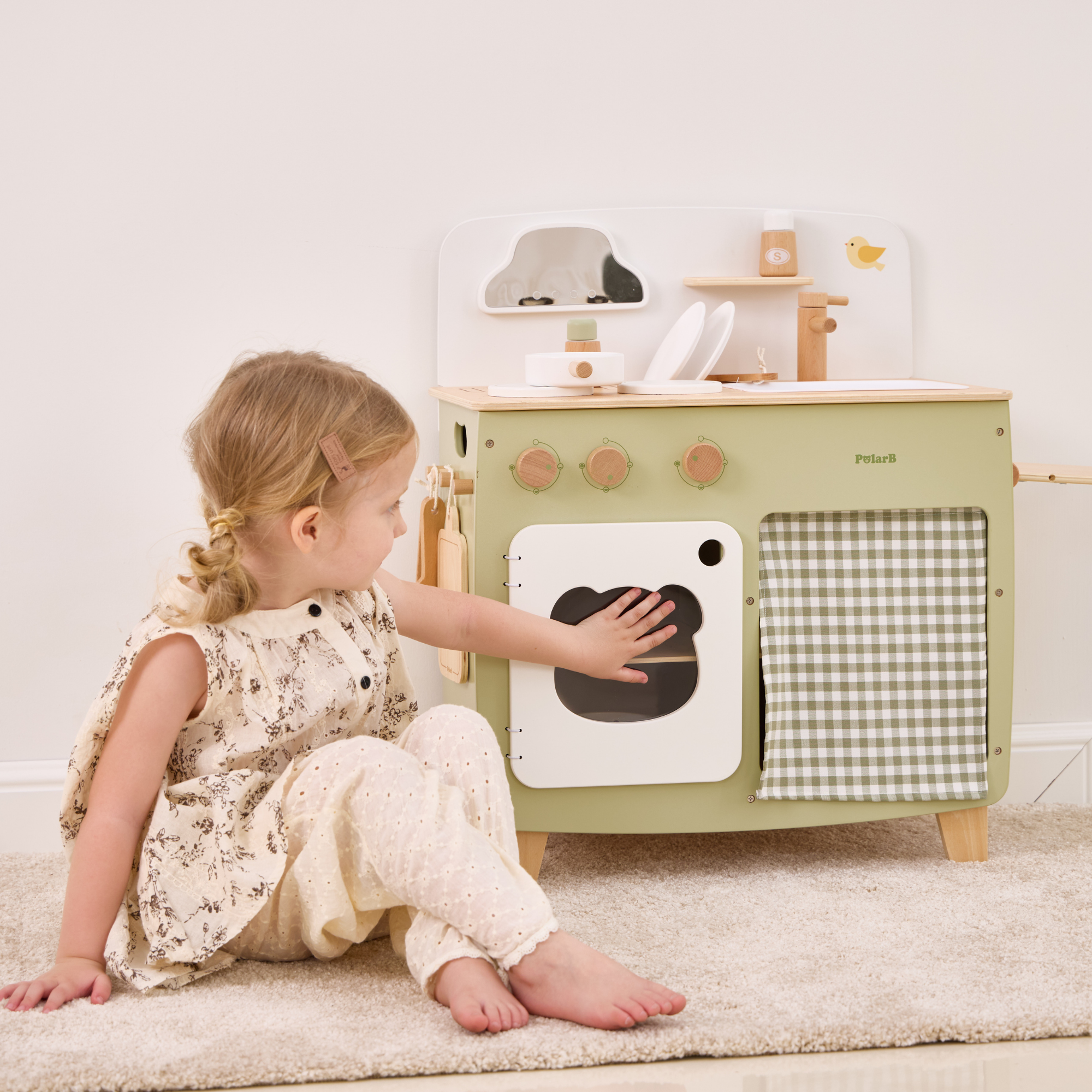 مجموعة مطبخ اللعب الخشبية PolarB للأطفال، لعبة طبخ تظاهرية مع موقد وحوض وفرن وأواني وأواني وطاولة جانبية قابلة للطي، تشجع اللعب الإبداعي والخيالي للأطفال الصغار