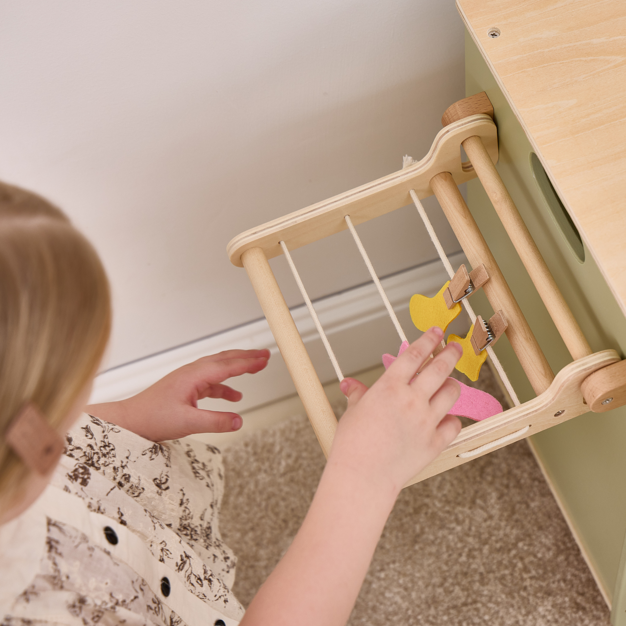 مجموعة ألعاب غسالة الملابس الخشبية من بولار بي للأطفال، لعبة غسيل تظاهرية مع مكواة ومنظف وسلة وملابس ومشابك، لعبة لعب أدوار واقعية للأطفال الصغار والأطفال