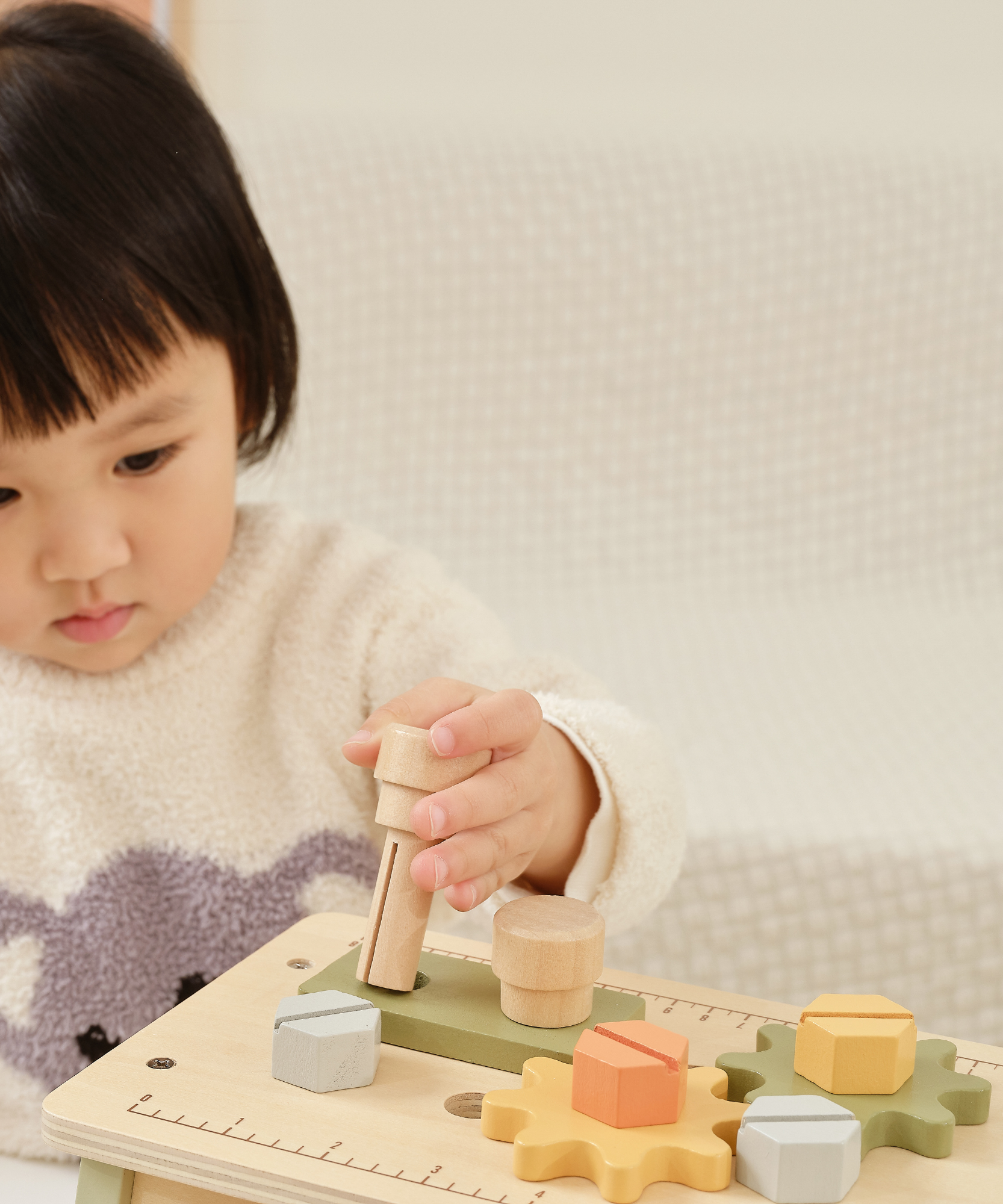 مجموعة أدوات ومنضدة عمل خشبية 2 في 1 من PolarB للأطفال، مجموعة ألعاب بناء DIY مكونة من 30 قطعة مع سلة تخزين، تعزز الخيال والمهارات الحركية الدقيقة والتعلم في مجالات العلوم والتكنولوجيا والهندسة والرياضيات، للأعمار من 3 سنوات فما فوق