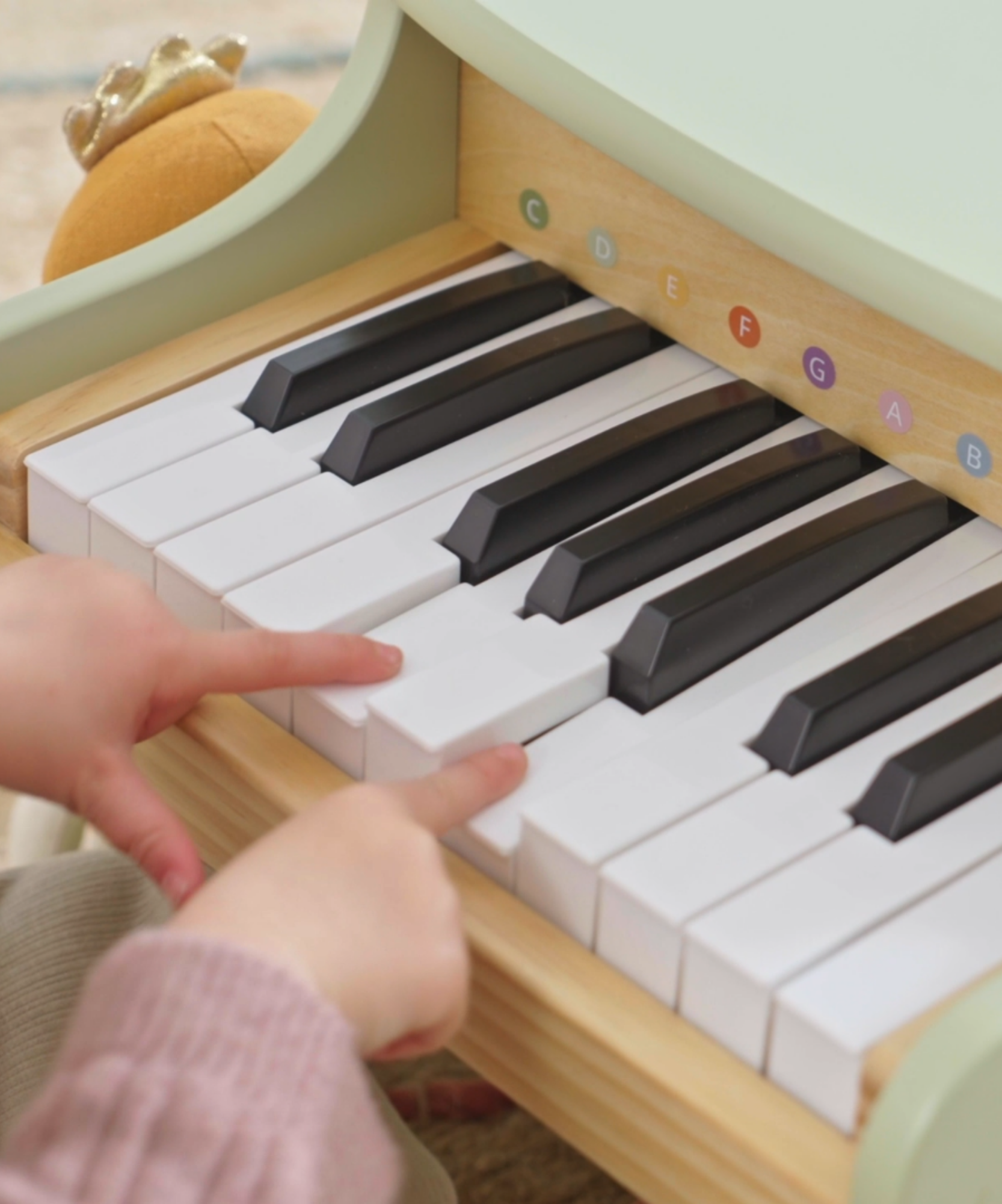بيانو لعبة خشبي من PolarB للأطفال، آلة موسيقية تعليمية بمفاتيح ملونة ونوتة أغاني، بيانو تعليمي للأطفال من سن 3 سنوات فما فوق