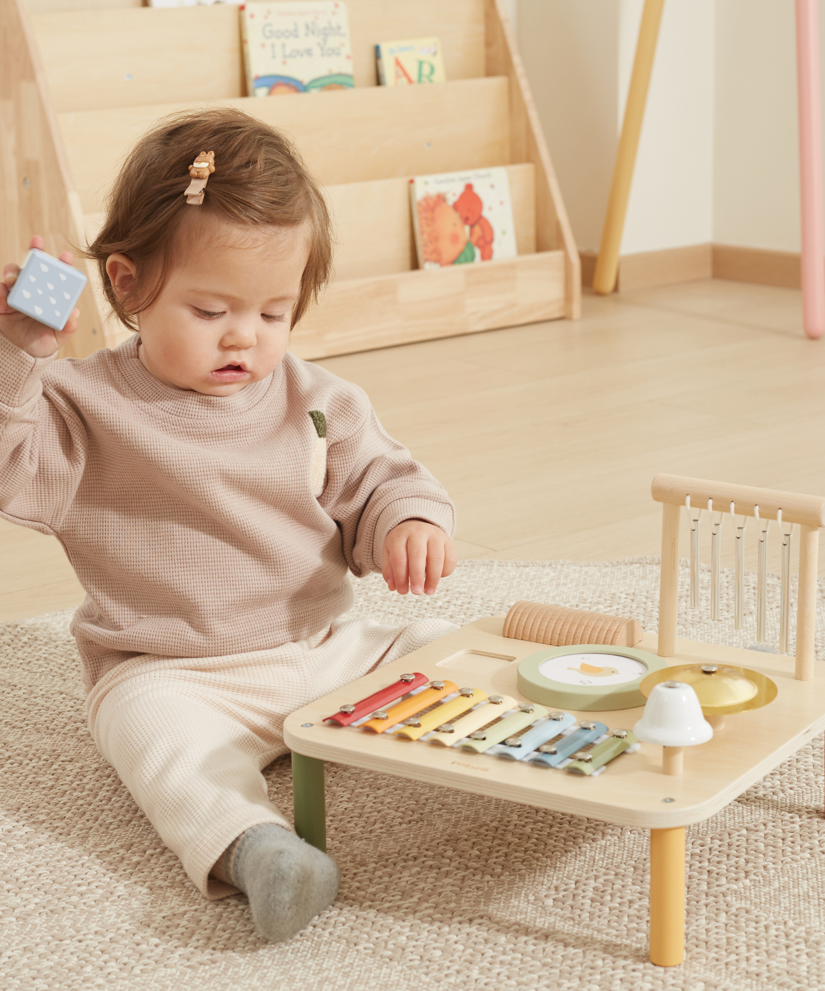 طاولة الأنشطة الموسيقية الخشبية PolarB للأطفال الصغار، لعبة موسيقية متعددة الآلات تتضمن إكسيليفون، طبل، غونغ، جرس وأكثر، للأعمار من 18 شهرًا فما فوق