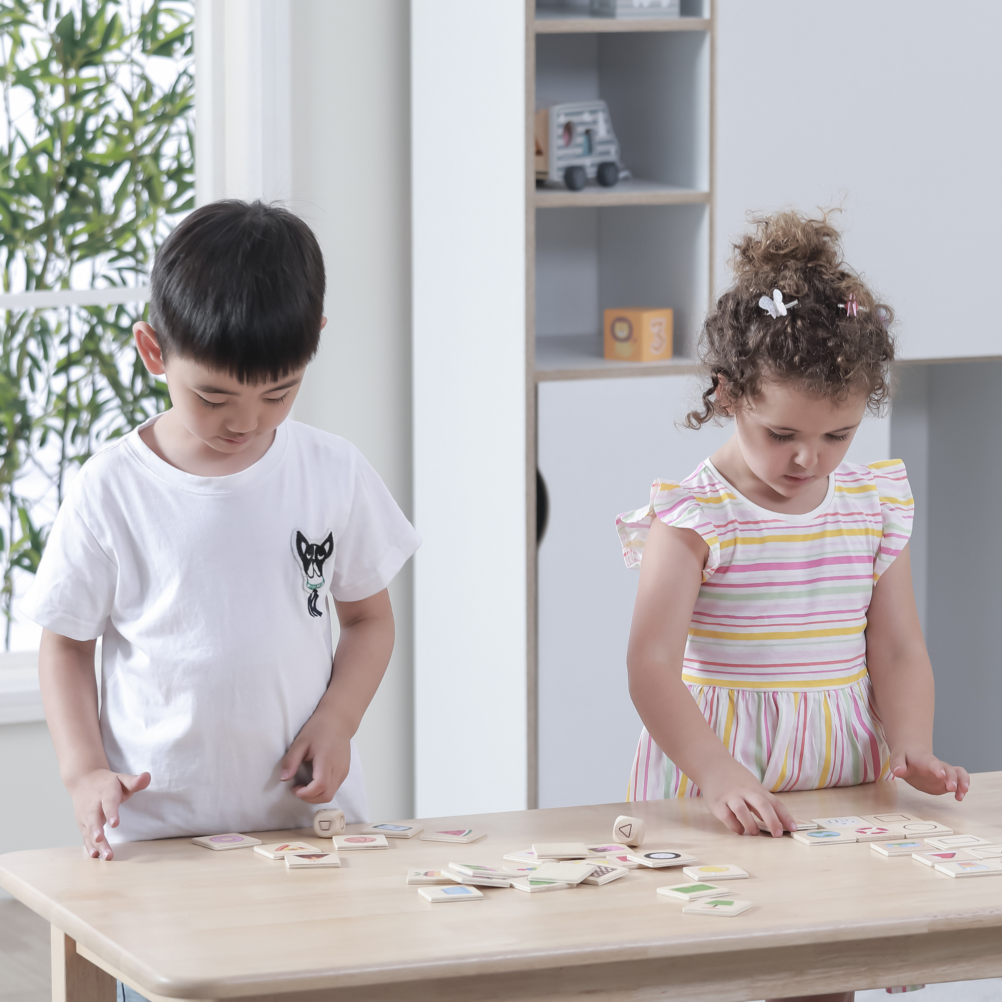 لعبة فيجا التعليمية للأشكال، 35 قطعة أحجية مطابقة ومختلطة، لعبة مونتيسوري خشبية، تُنمّي المهارات الحسية والإدراكية والحركية الدقيقة، غير سامة وصديقة للبيئة، للأطفال من سن 3 سنوات فما فوق.