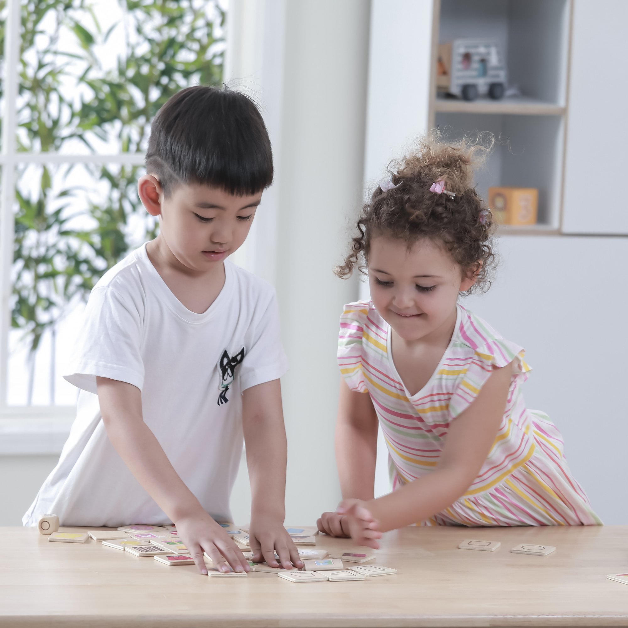 لعبة فيجا التعليمية للأشكال، 35 قطعة أحجية مطابقة ومختلطة، لعبة مونتيسوري خشبية، تُنمّي المهارات الحسية والإدراكية والحركية الدقيقة، غير سامة وصديقة للبيئة، للأطفال من سن 3 سنوات فما فوق.