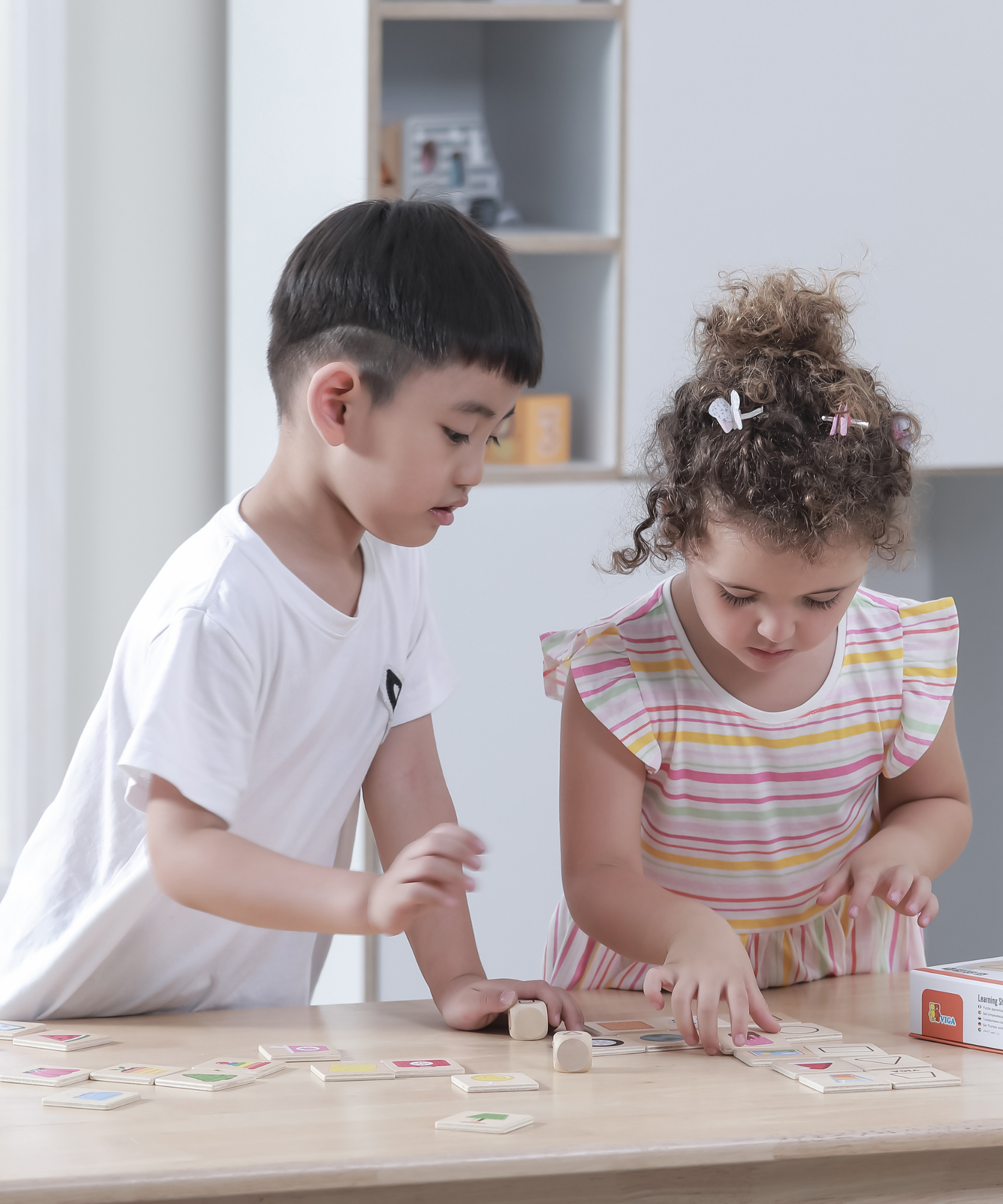 لعبة فيجا التعليمية للأشكال، 35 قطعة أحجية مطابقة ومختلطة، لعبة مونتيسوري خشبية، تُنمّي المهارات الحسية والإدراكية والحركية الدقيقة، غير سامة وصديقة للبيئة، للأطفال من سن 3 سنوات فما فوق.