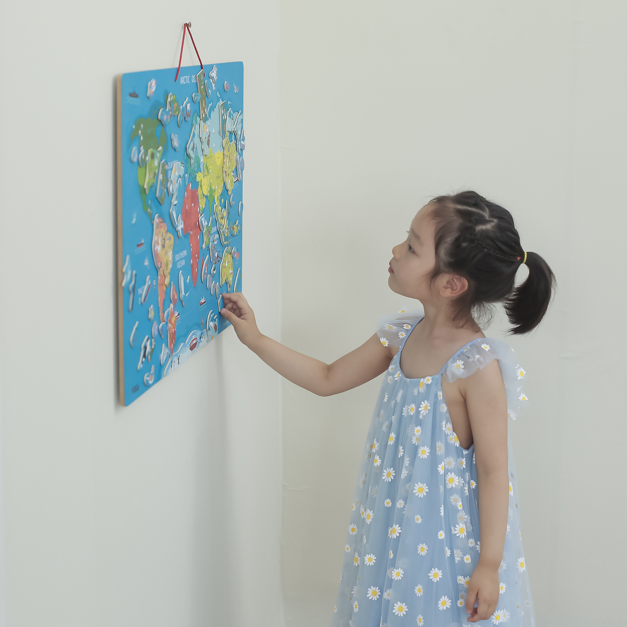 لوحة مسح جاف من فيجا مع أحجية عالم مغناطيسية، لعبة مونتيسوري خشبية، تنمي المهارات الحسية والإدراكية والحركية الدقيقة، لعبة تعليمية للأطفال غير سامة وصديقة للبيئة، مناسبة للأطفال من سن 3 سنوات فما فوق