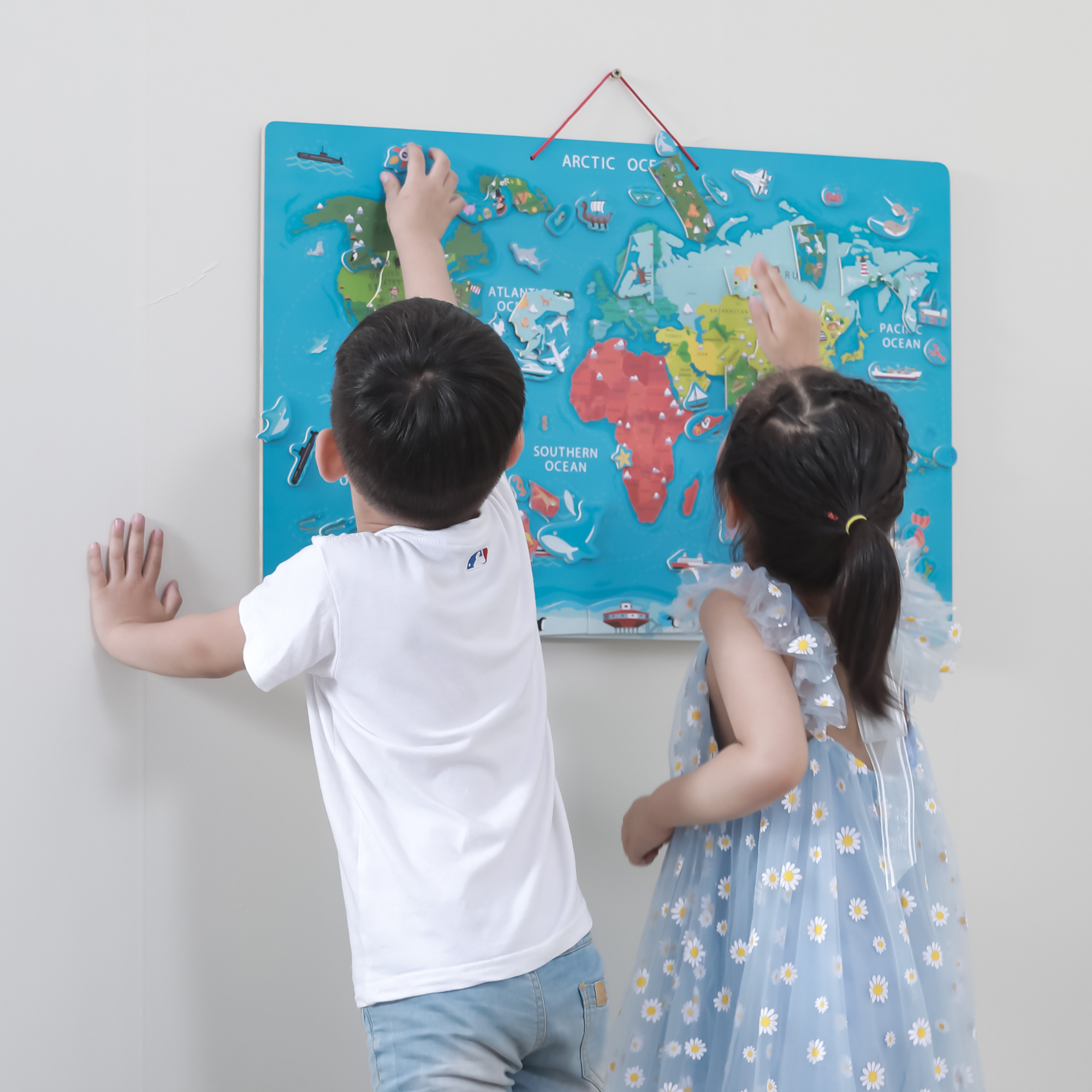 لوحة مسح جاف من فيجا مع أحجية عالم مغناطيسية، لعبة مونتيسوري خشبية، تنمي المهارات الحسية والإدراكية والحركية الدقيقة، لعبة تعليمية للأطفال غير سامة وصديقة للبيئة، مناسبة للأطفال من سن 3 سنوات فما فوق