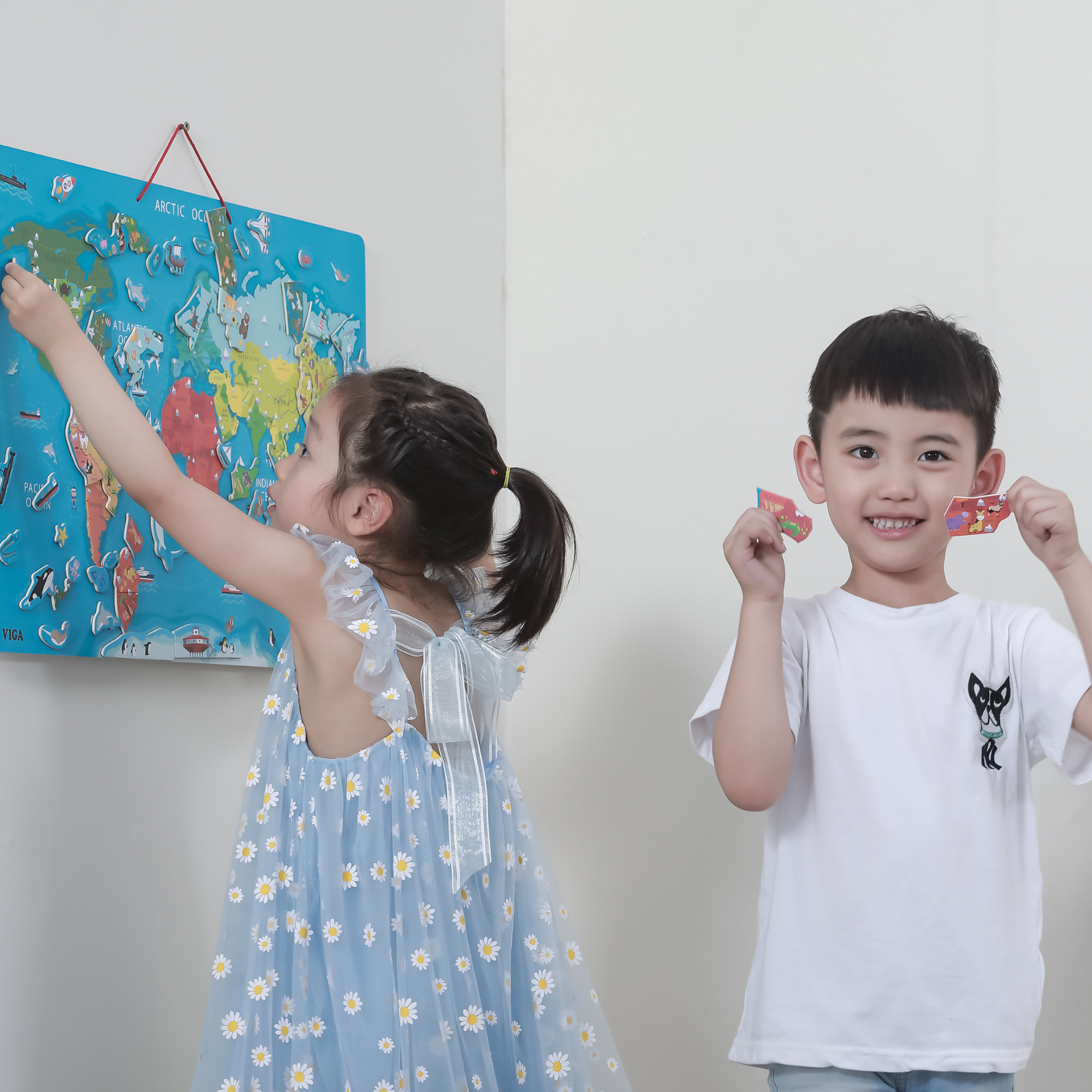 لوحة مسح جاف من فيجا مع أحجية عالم مغناطيسية، لعبة مونتيسوري خشبية، تنمي المهارات الحسية والإدراكية والحركية الدقيقة، لعبة تعليمية للأطفال غير سامة وصديقة للبيئة، مناسبة للأطفال من سن 3 سنوات فما فوق