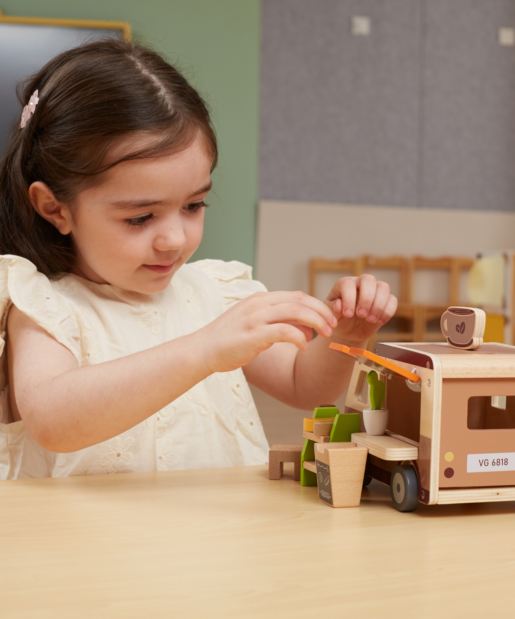 مجموعة ألعاب شاحنة القهوة الخشبية من فيجا، 11 قطعة مستوحاة من مونتيسوري، لعبة مركبة على شكل مقهى، غير سامة وصديقة للبيئة، تشجع على اللعب الخيالي والمهارات الحركية الدقيقة، مناسبة للأولاد والبنات من سن 3 سنوات فما فوق