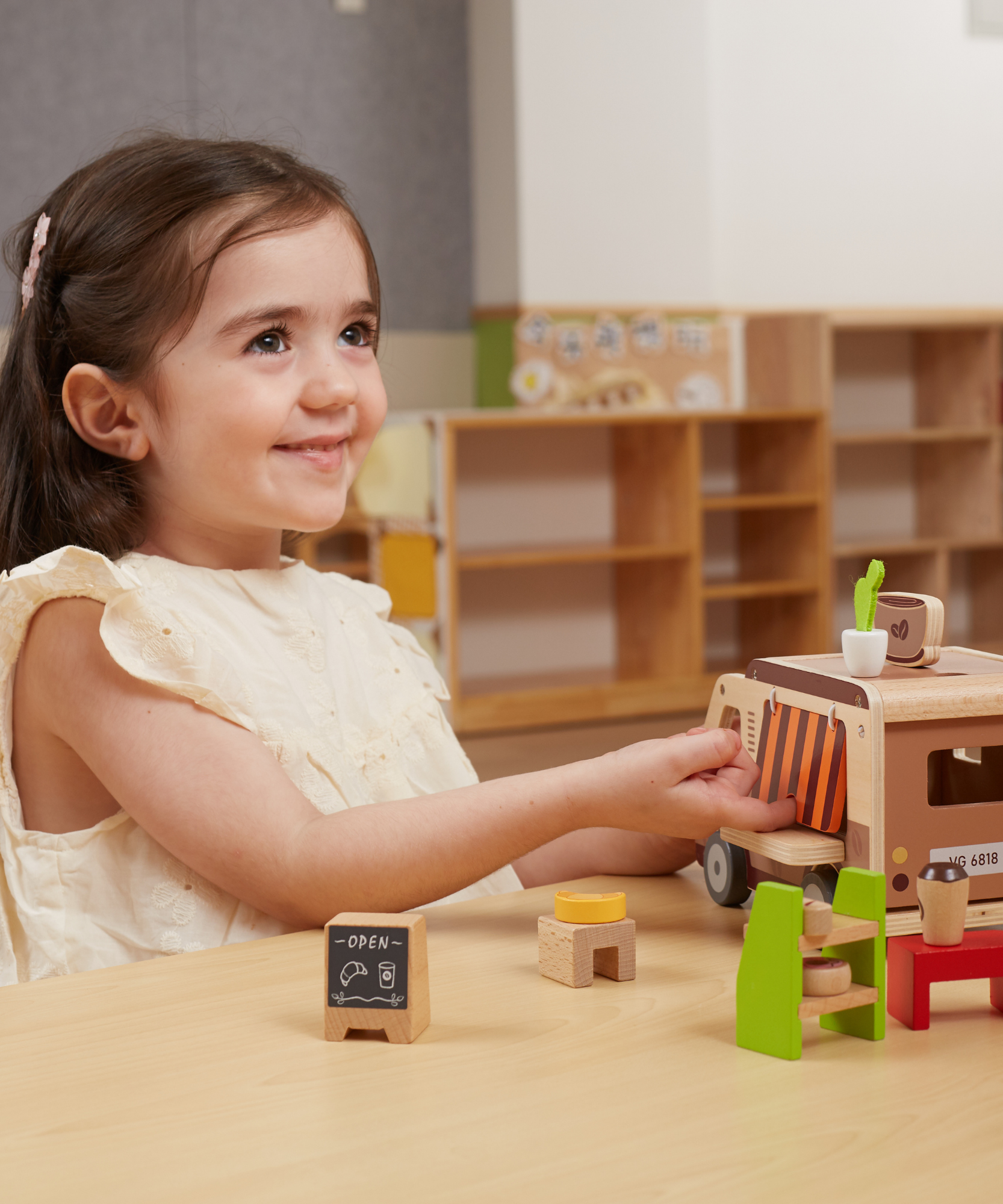 مجموعة ألعاب شاحنة القهوة الخشبية من فيجا، 11 قطعة مستوحاة من مونتيسوري، لعبة مركبة على شكل مقهى، غير سامة وصديقة للبيئة، تشجع على اللعب الخيالي والمهارات الحركية الدقيقة، مناسبة للأولاد والبنات من سن 3 سنوات فما فوق