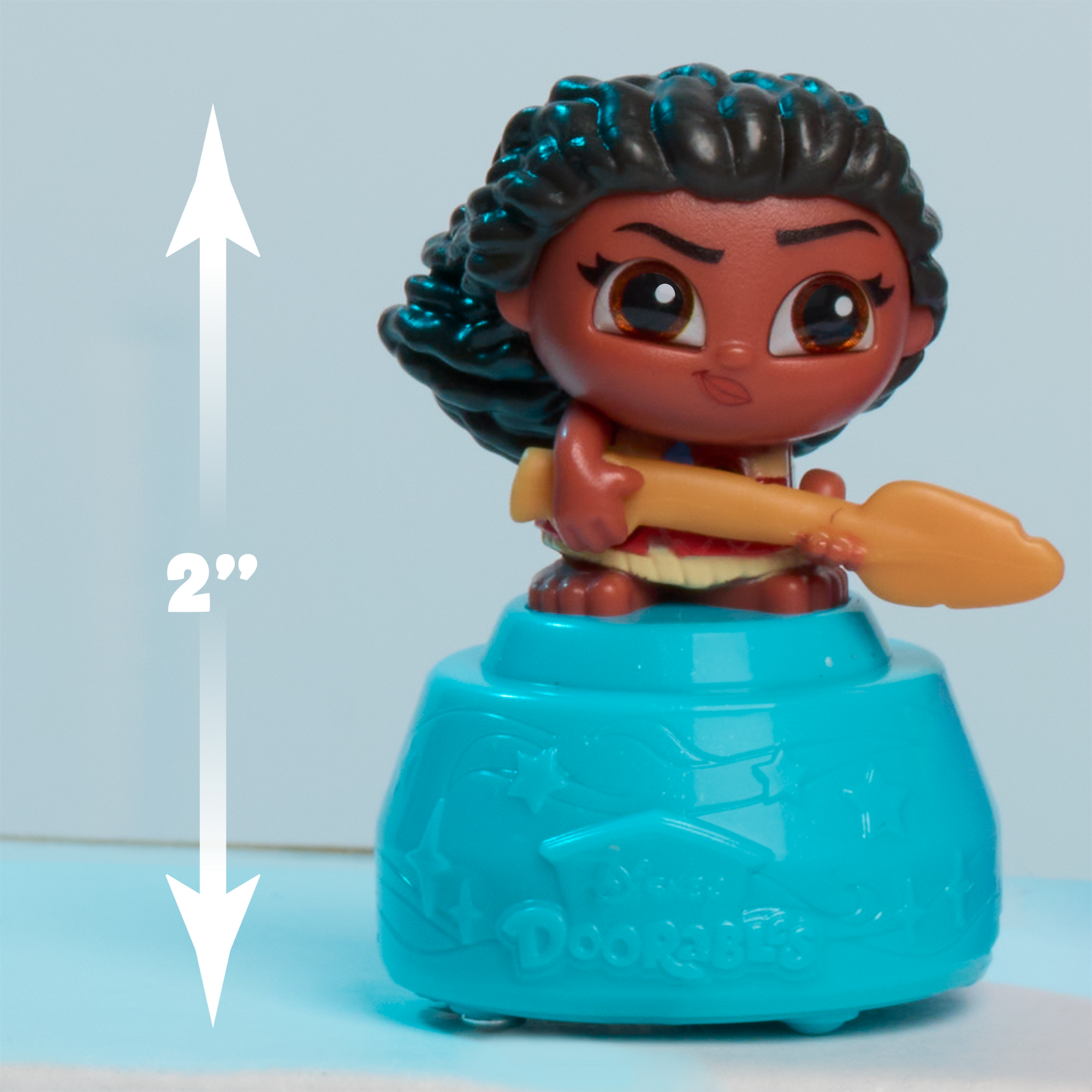 تتميز كبسولات ديزني دورابلز مايكرو موشن سيريز 1 بـ 1 من 12 شخصية متحركة صغيرة قابلة للتجميع، لعبة صغيرة مقاس 1.5 بوصة (3.8 سم)، لعبة أطفال مرخصة رسميًا للأعمار من 5 سنوات فما فوق من جاست بلاي