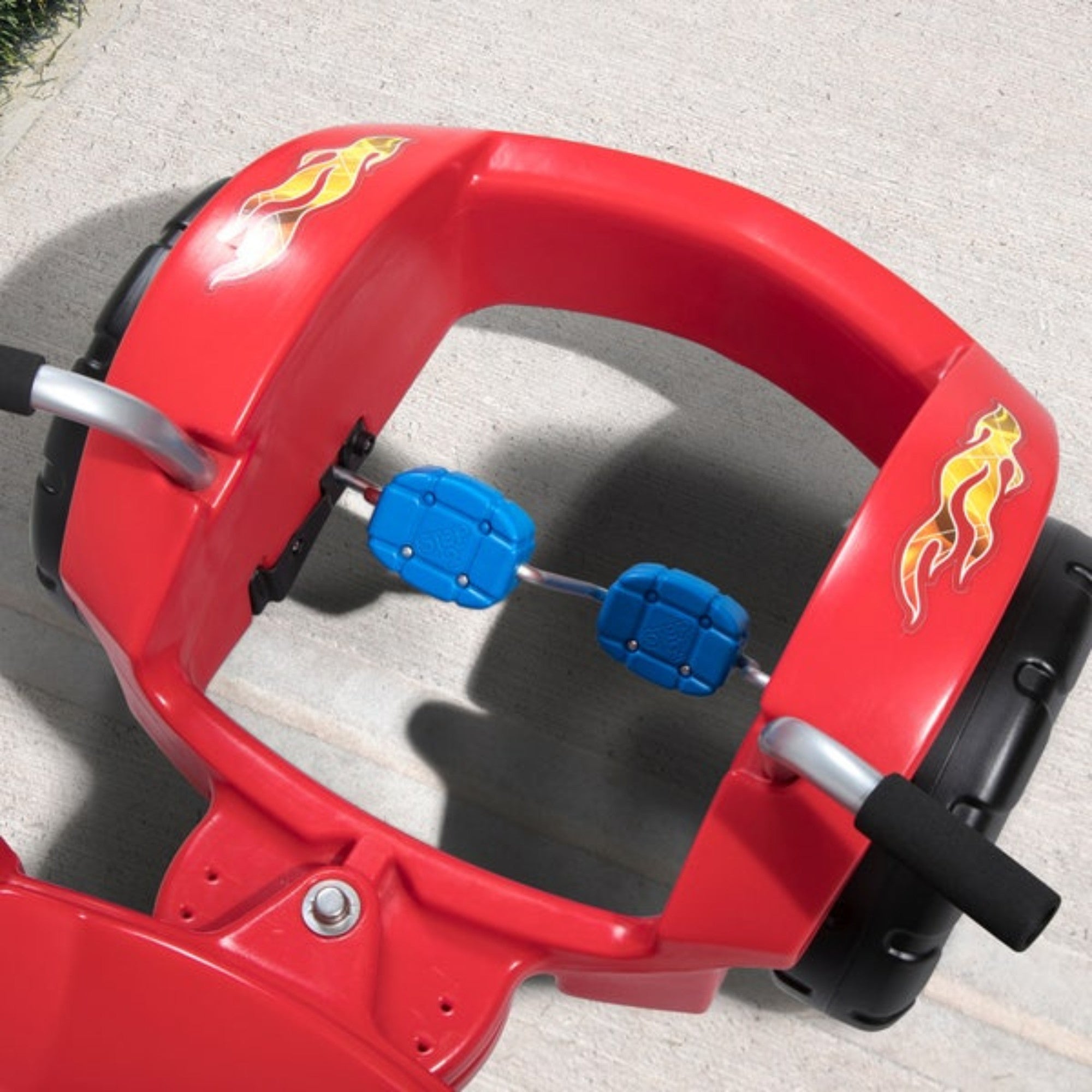 Step2 Zip N' Zoom Pedal Car Single Seater Easy to Store Ride On Toy with Seat Level Adjustability and Center-Pivot Steering, Suitable for Children both Boys and Girls Aged 30m and Above, Red