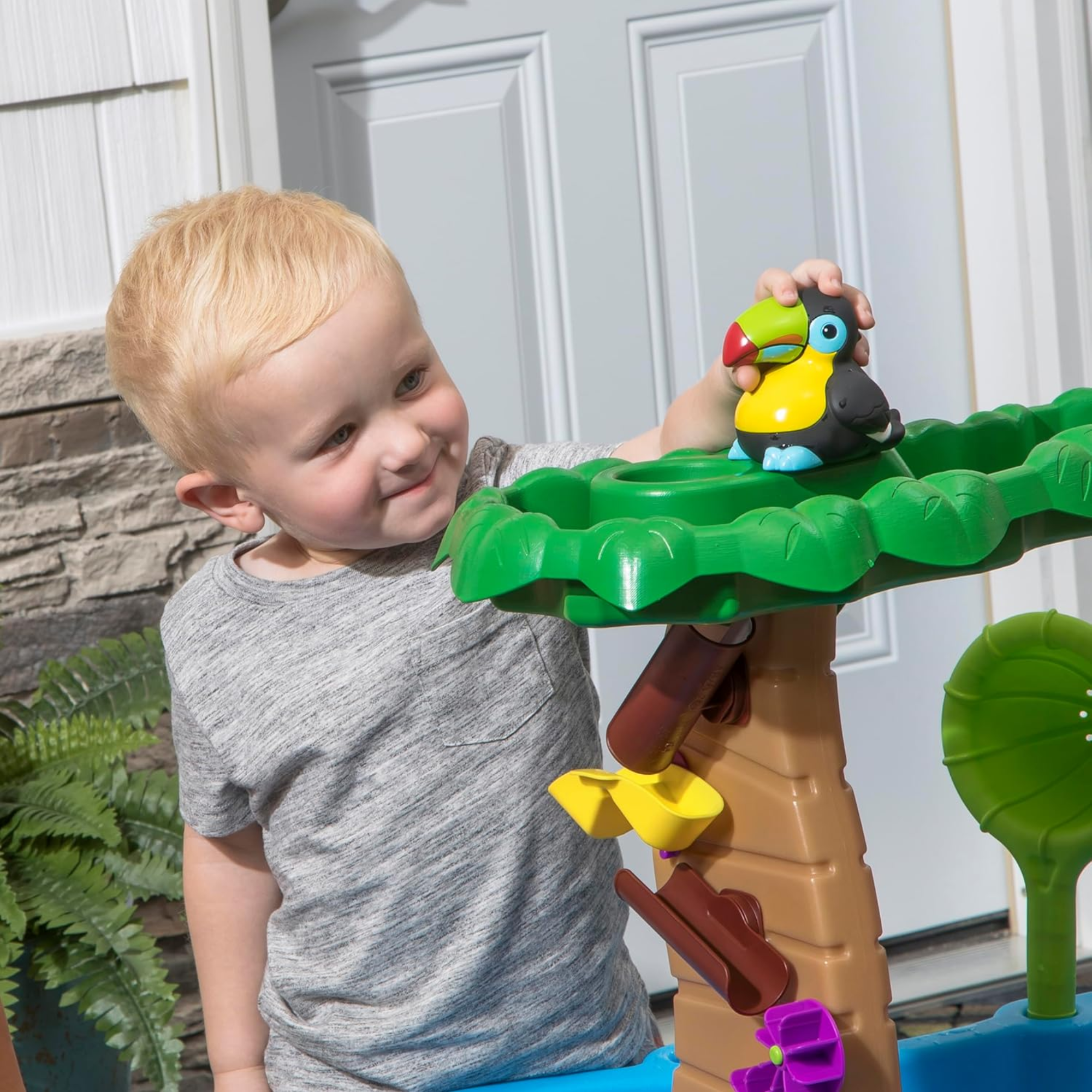 طاولة مياه الغابات المطيرة الاستوائية من ستيب 2، طاولة مياه داخلية وخارجية، مجموعة ألعاب حسية ولعبة نشاط، جدار دش مطري، مجموعة إكسسوارات من 13 قطعة، لعبة مناسبة للأطفال من الأولاد والبنات من سن 1.5 سنة فما فوق