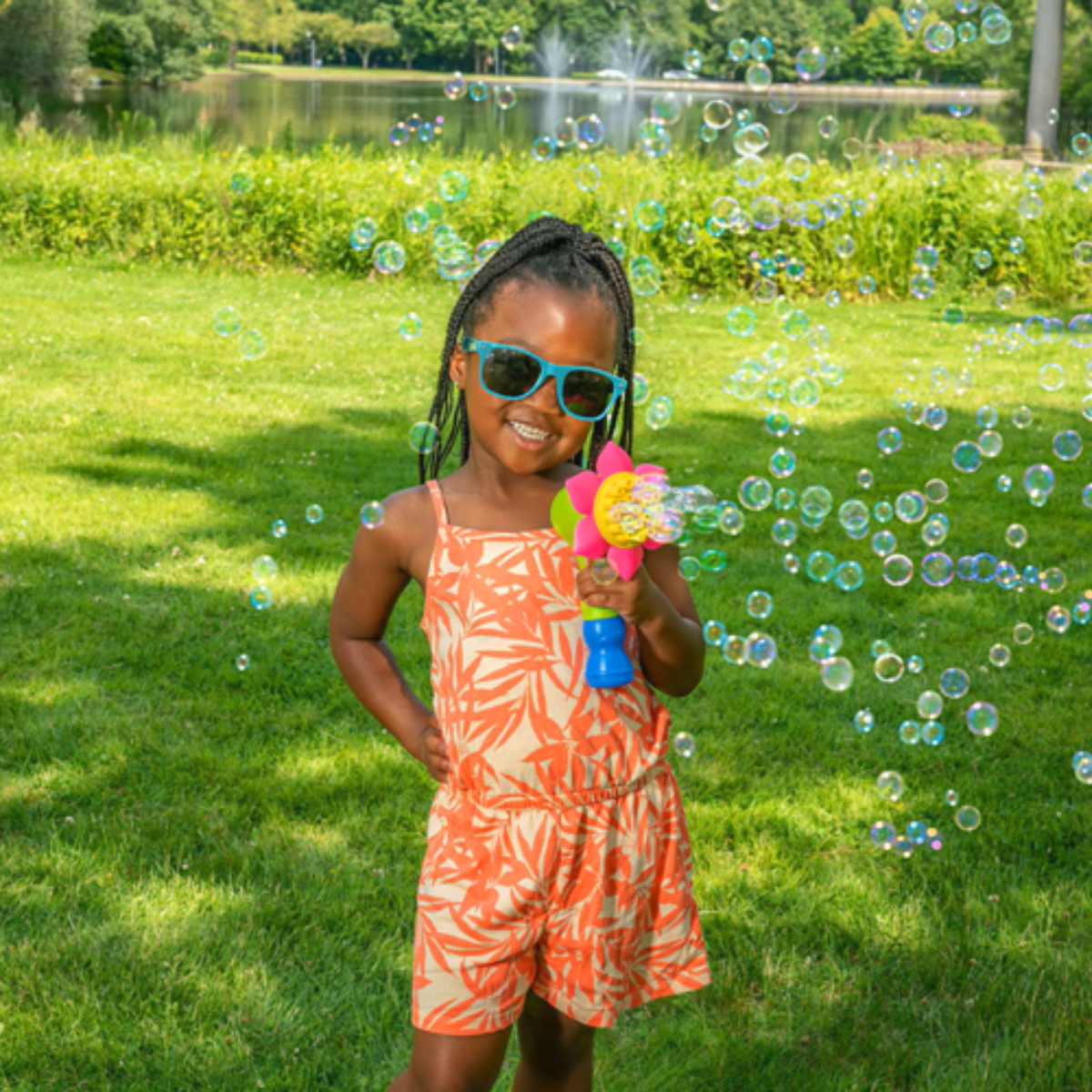 Fubbles Sunflower Dippin Bubble Blower, Assorted Colors, Automatic Bubble Wand, Includes Dip Tray and 2.2oz Bubble Solution, Easy Press Button Bubble Maker for Kids, Battery Operated Outdoor Bubble Toy, Ages 3 Plus