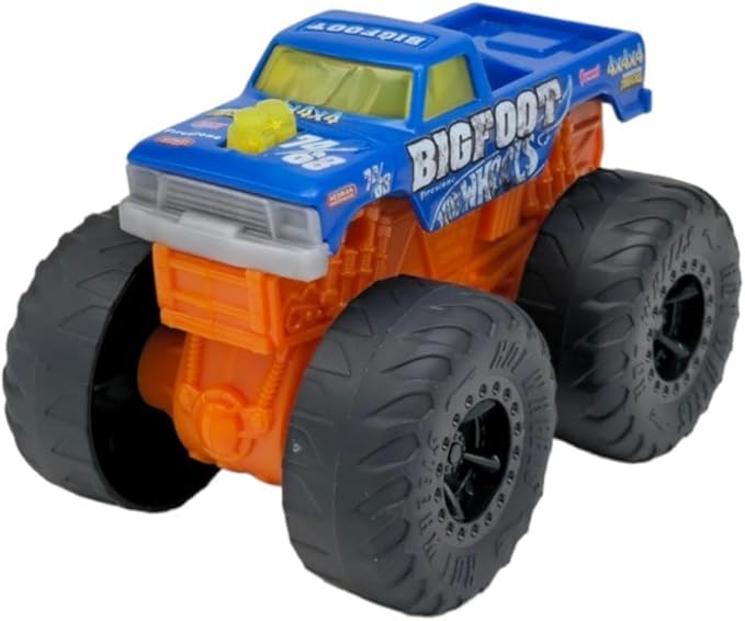 Hot Wheels Monster Trucks Roarin Wreckers, 1 1:43 Scale Truck with Lights & Sounds, Plays Truck s Theme Song, Toy for Kids 3 Years Old & Older
