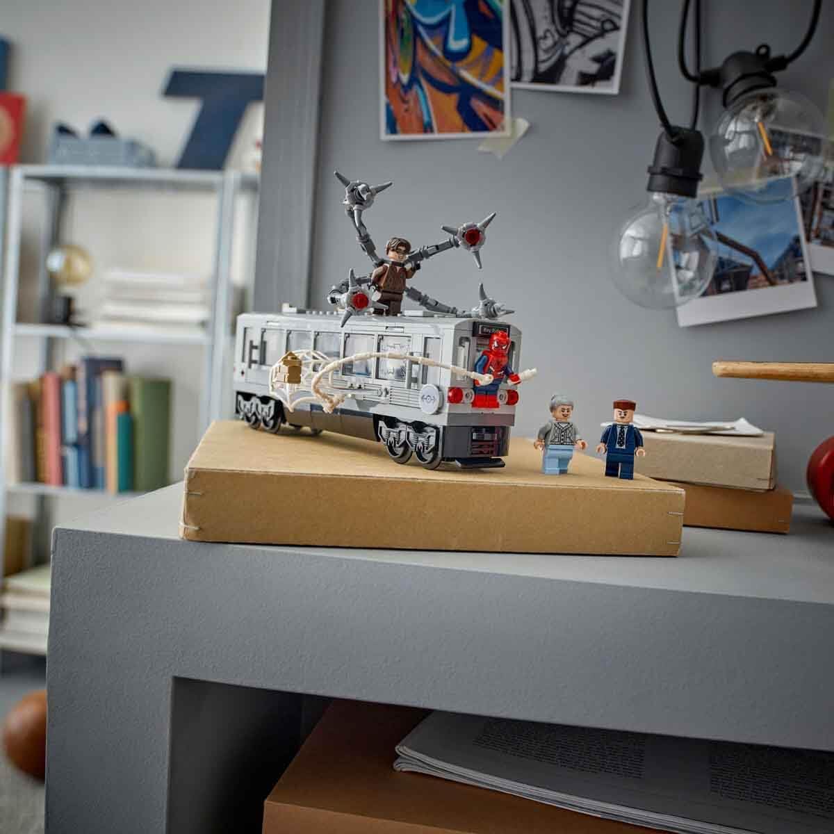 LEGO ǀ Marvel Spider-Man vs. Doc Ock Subway Train Scene - Play & Display Toy with 4 Minifigures - Collectible Super Hero Gift for 9+ Year Old Boys & Movie Fans - 76321