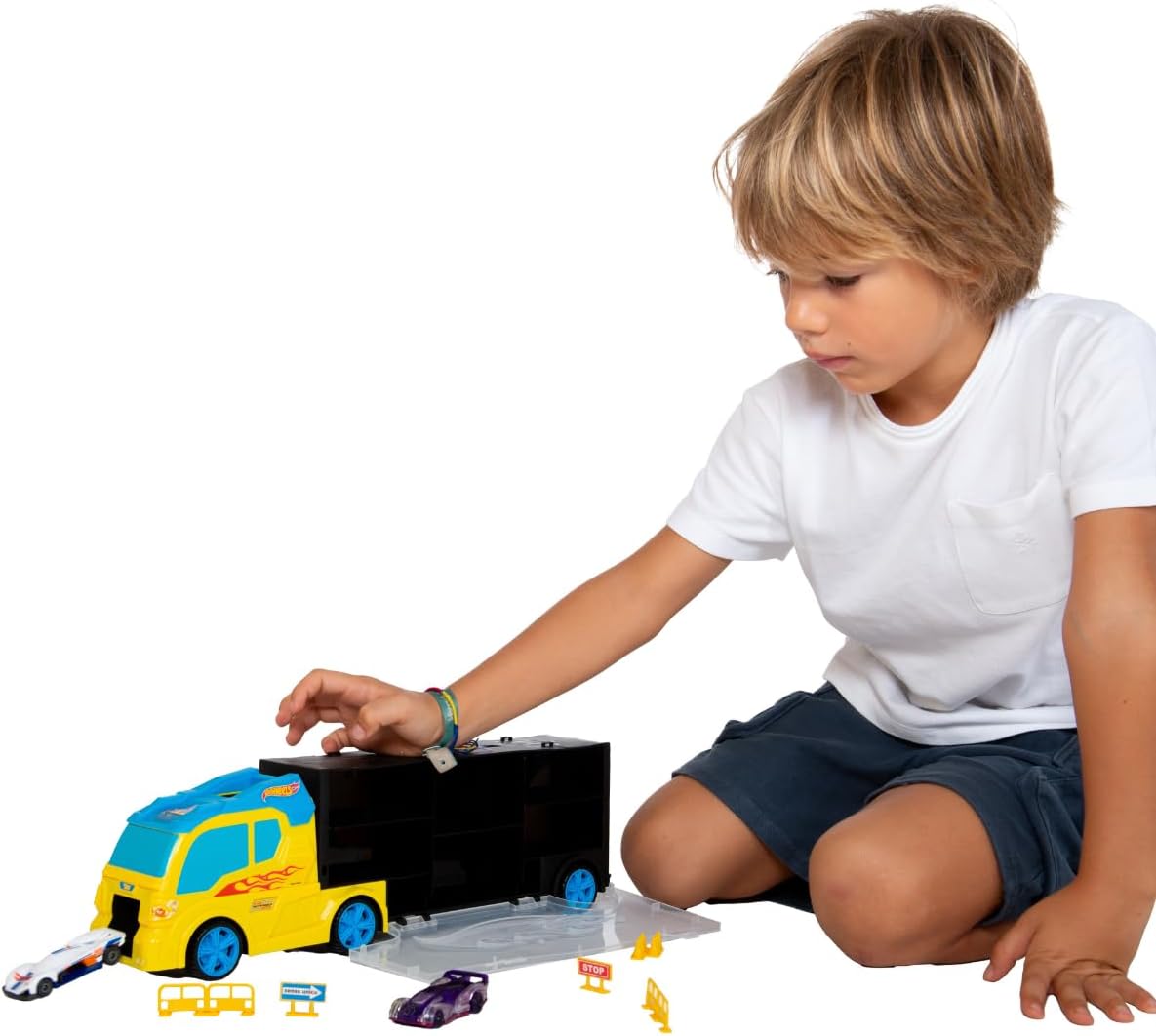 ODS 42041 Hot Wheels Transporter 40, Two Sided Folding Carry Case with Practical Handle and Car Slide, Includes 3 Original Vehicles and Road Signs, Freewheel Operation, Durable Plastic, Orange, Toy Car Storage and Playset for Kids Ages 3 and Up